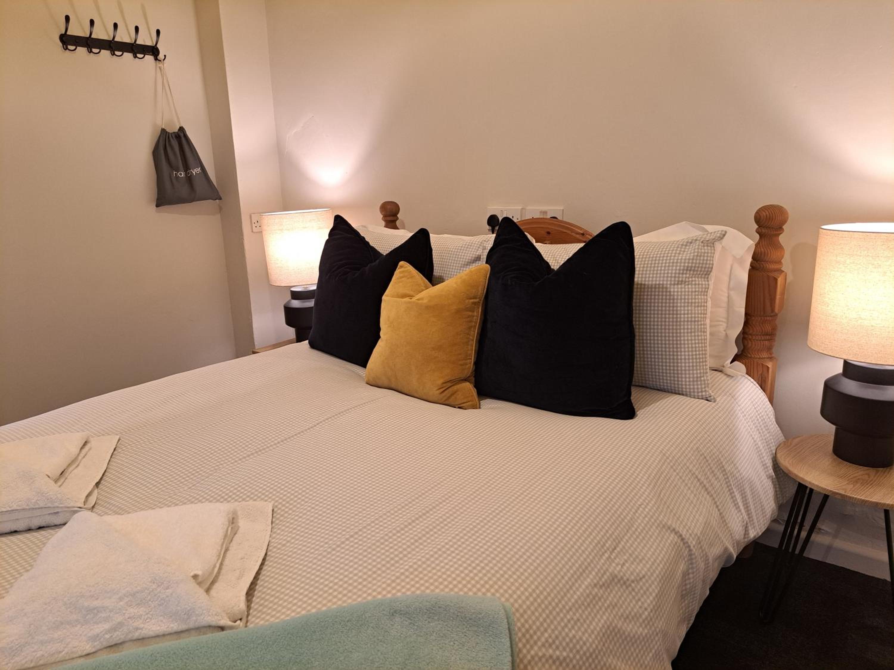 One-Bedroom Apartment photo 2