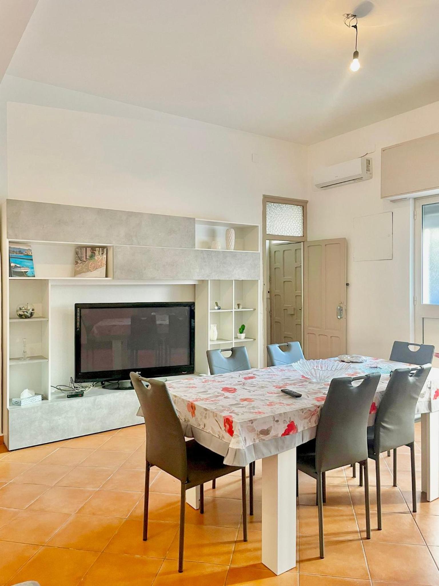 One-Bedroom House photo 2