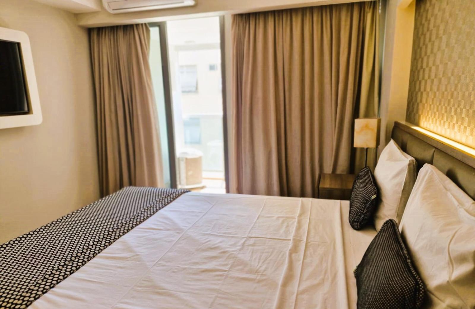 Deluxe Double Room thumbnail 6
