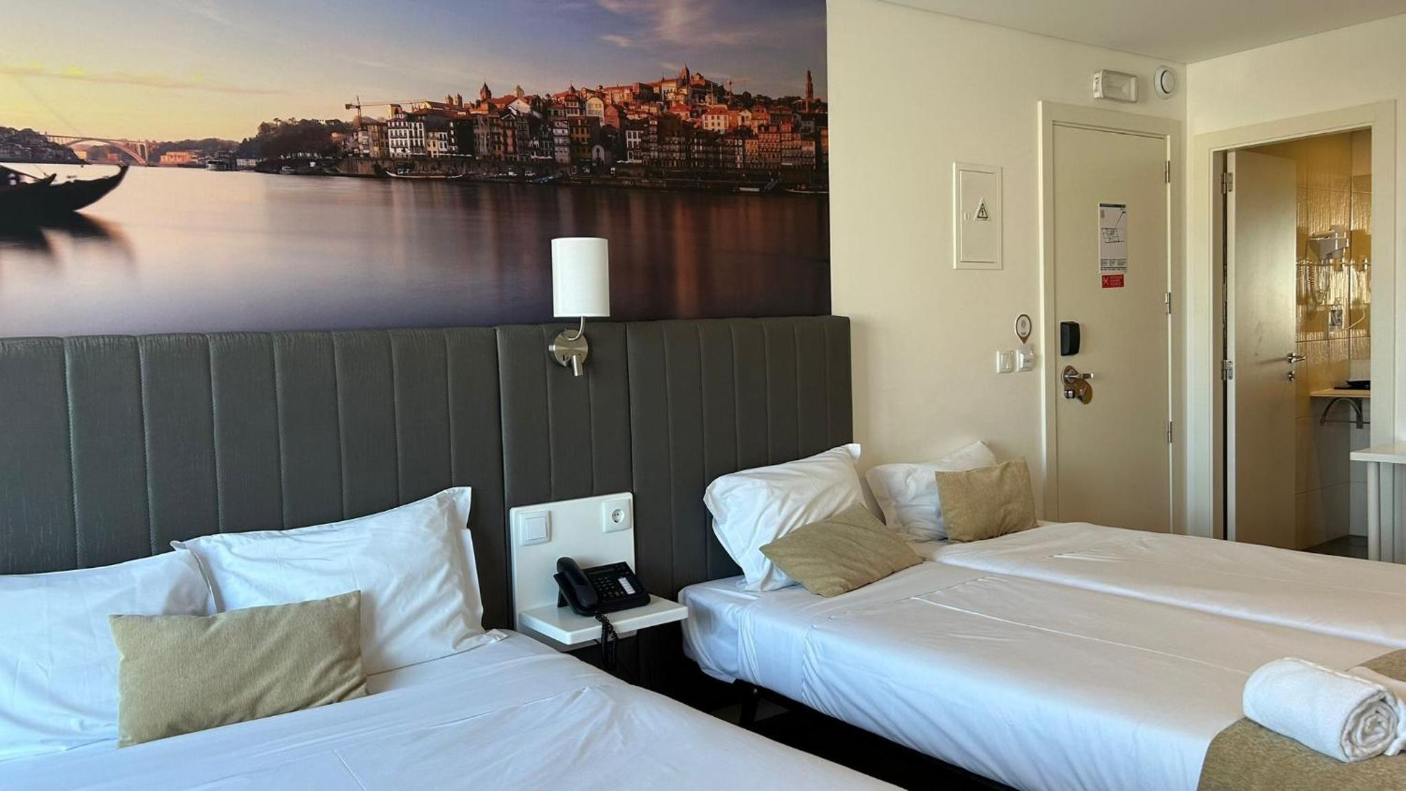 Triple Room with Balcony - Photo 2