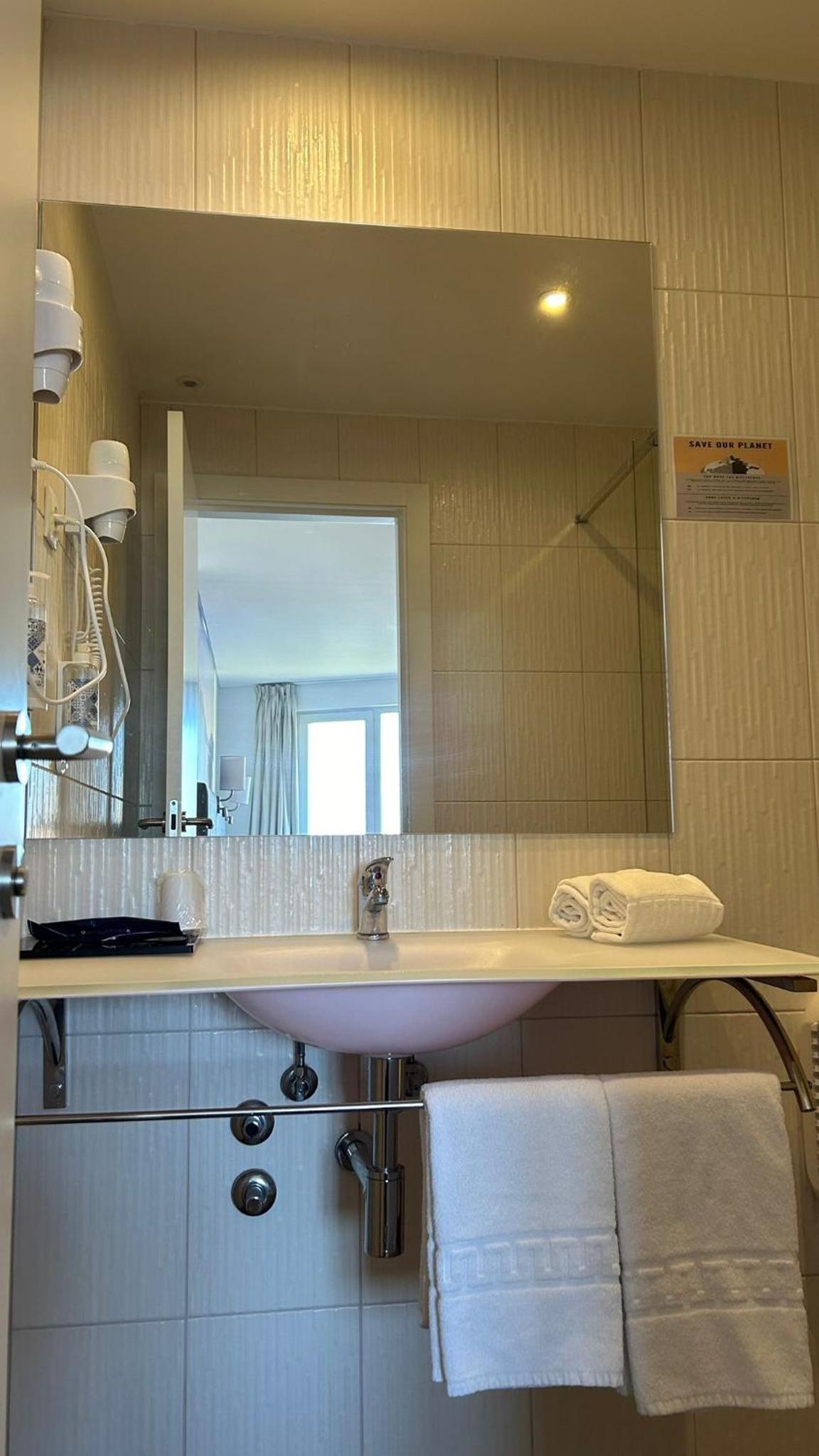 Triple Room with Balcony - Photo 3