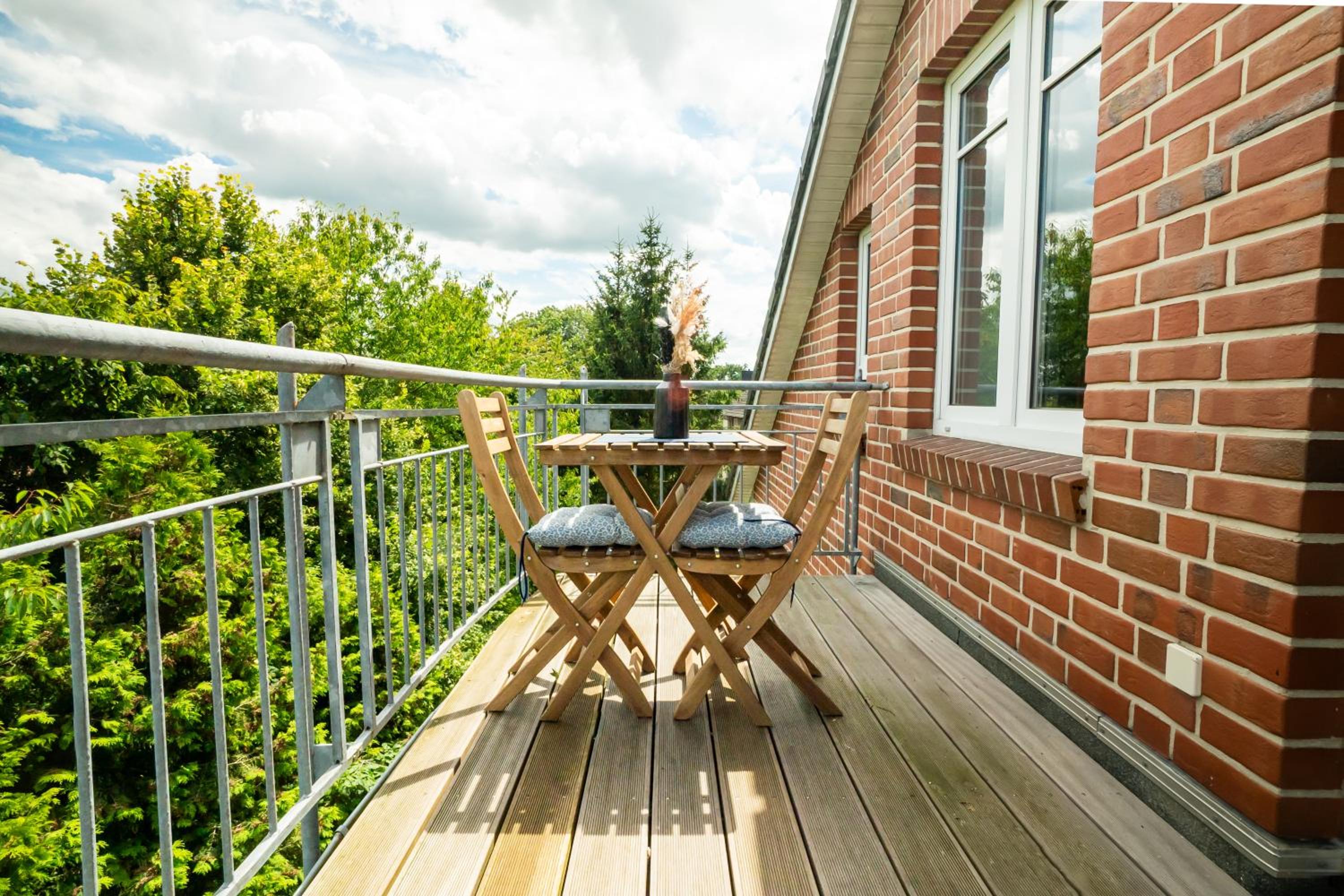 Apartment with Balcony photo 3