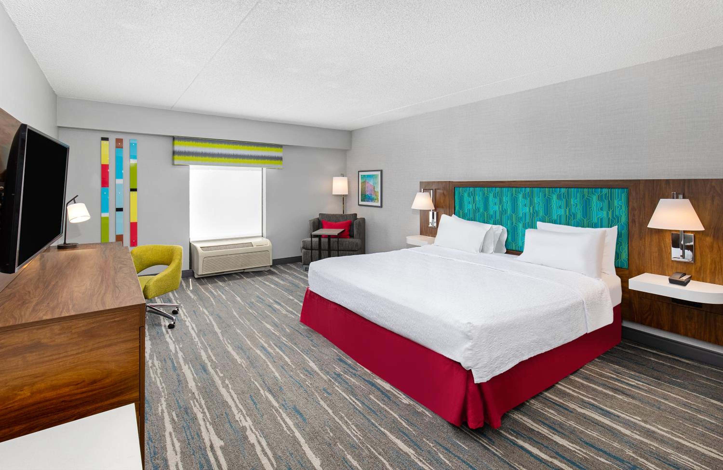 King Room with Accessible Tub - Mobility and Hearing Access/Non-Smoking - Photo 2