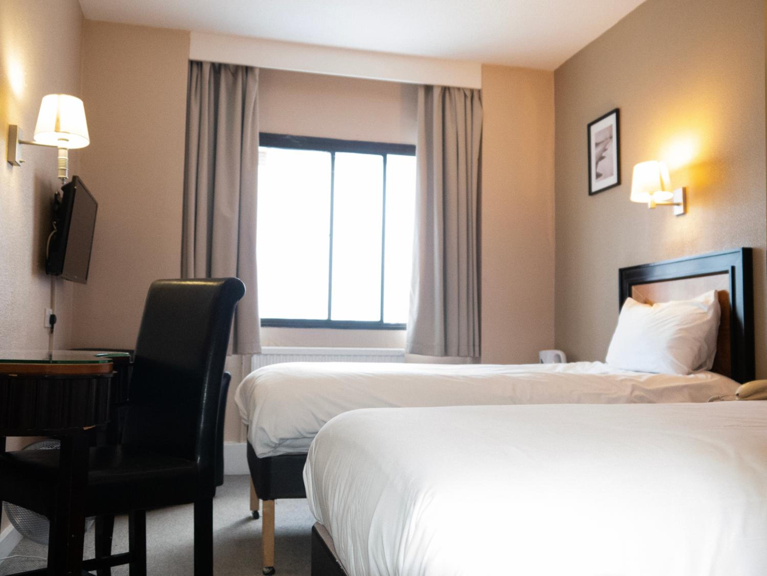 Twin Room - Photo 2