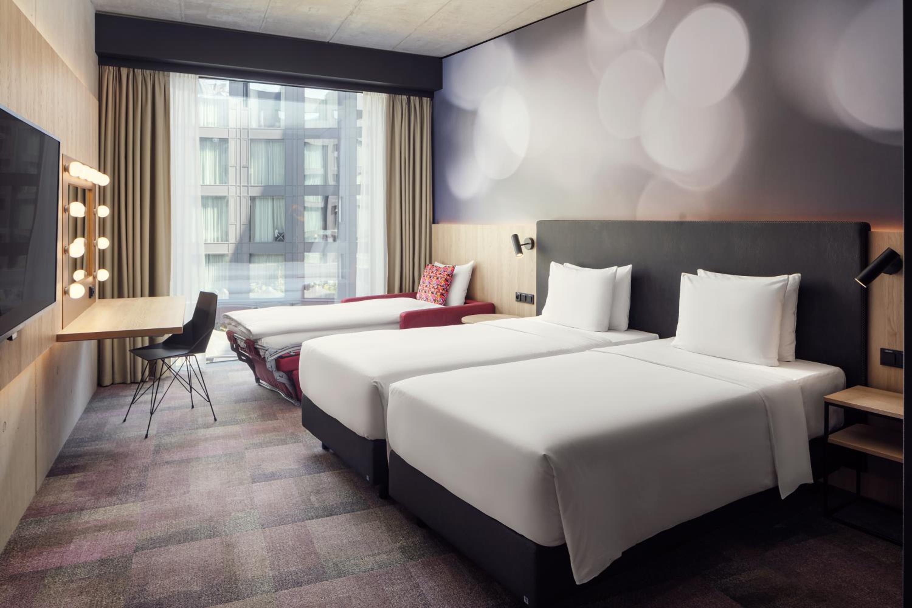 Comfort Triple Room with Two Twin Beds and Fold-Out Chair