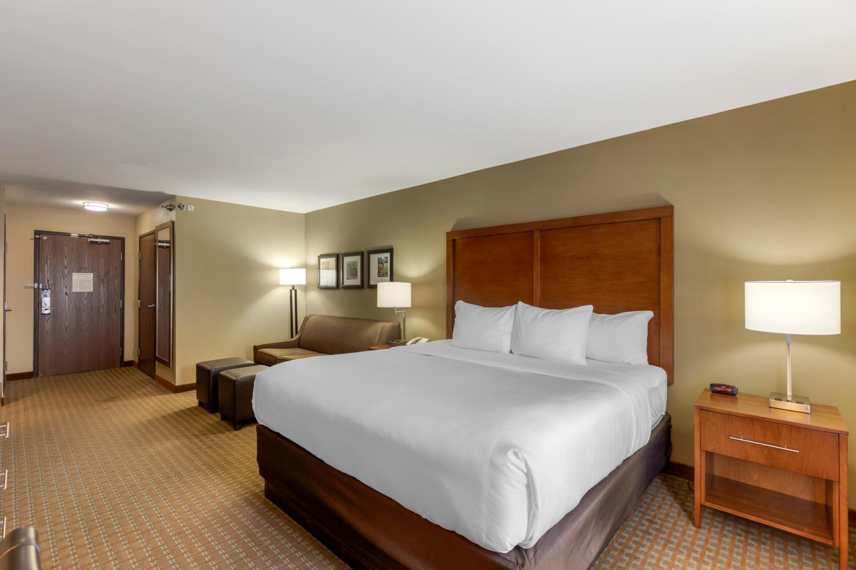 King Suite - Non-Smoking - Photo 1