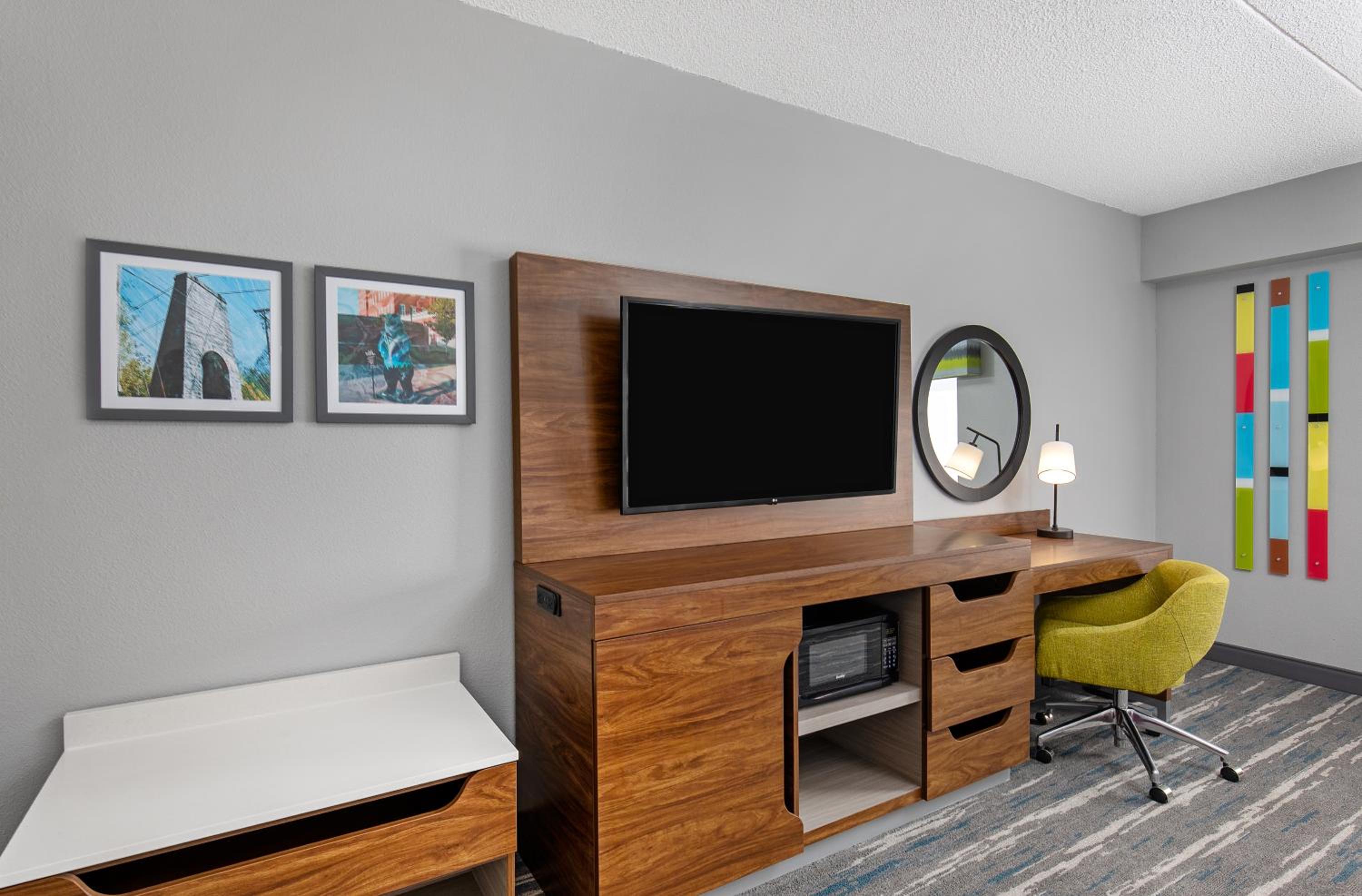 King Room with Accessible Tub - Mobility and Hearing Access/Non-Smoking - Photo 3
