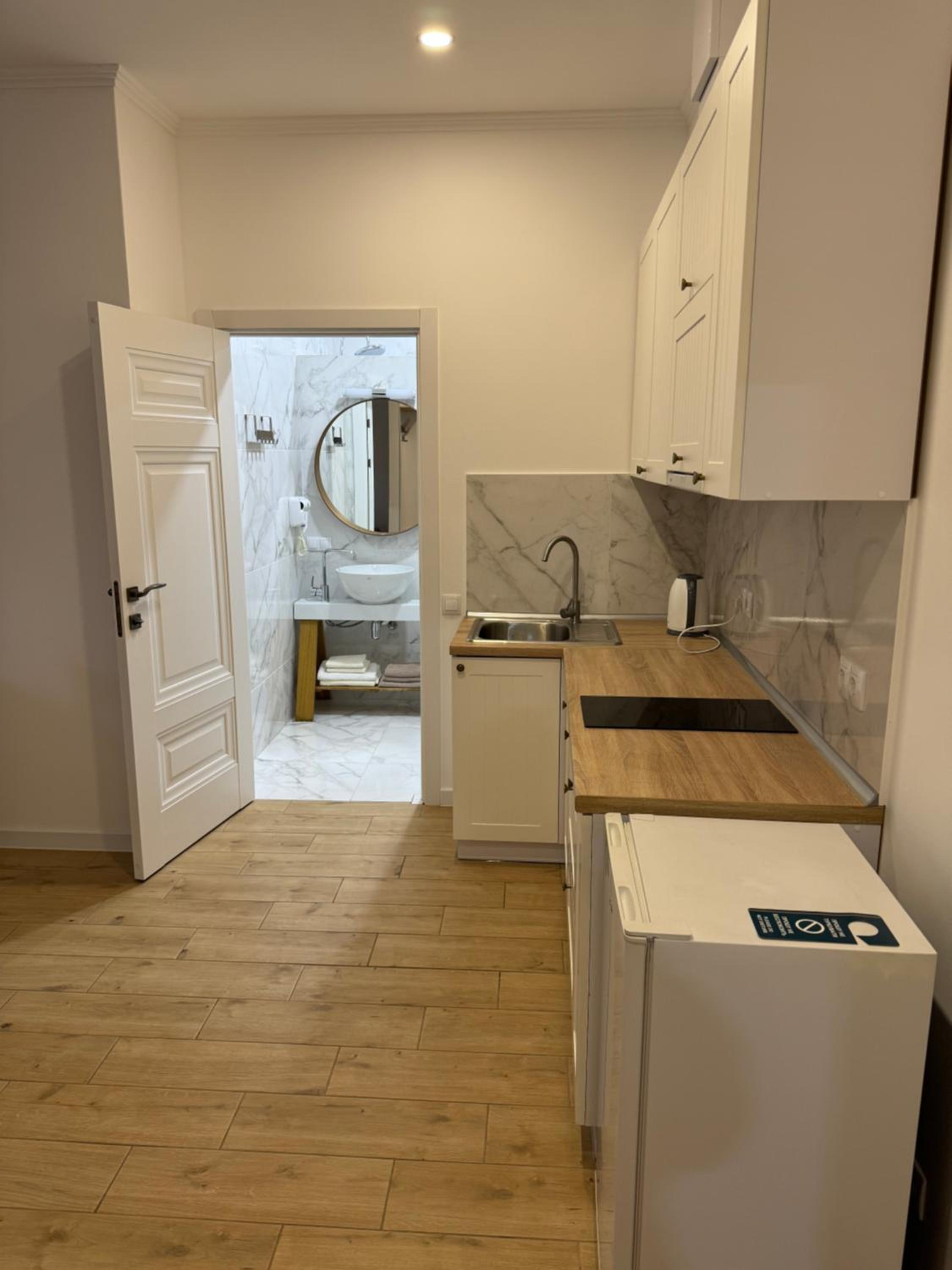 Studio Apartment photo 3