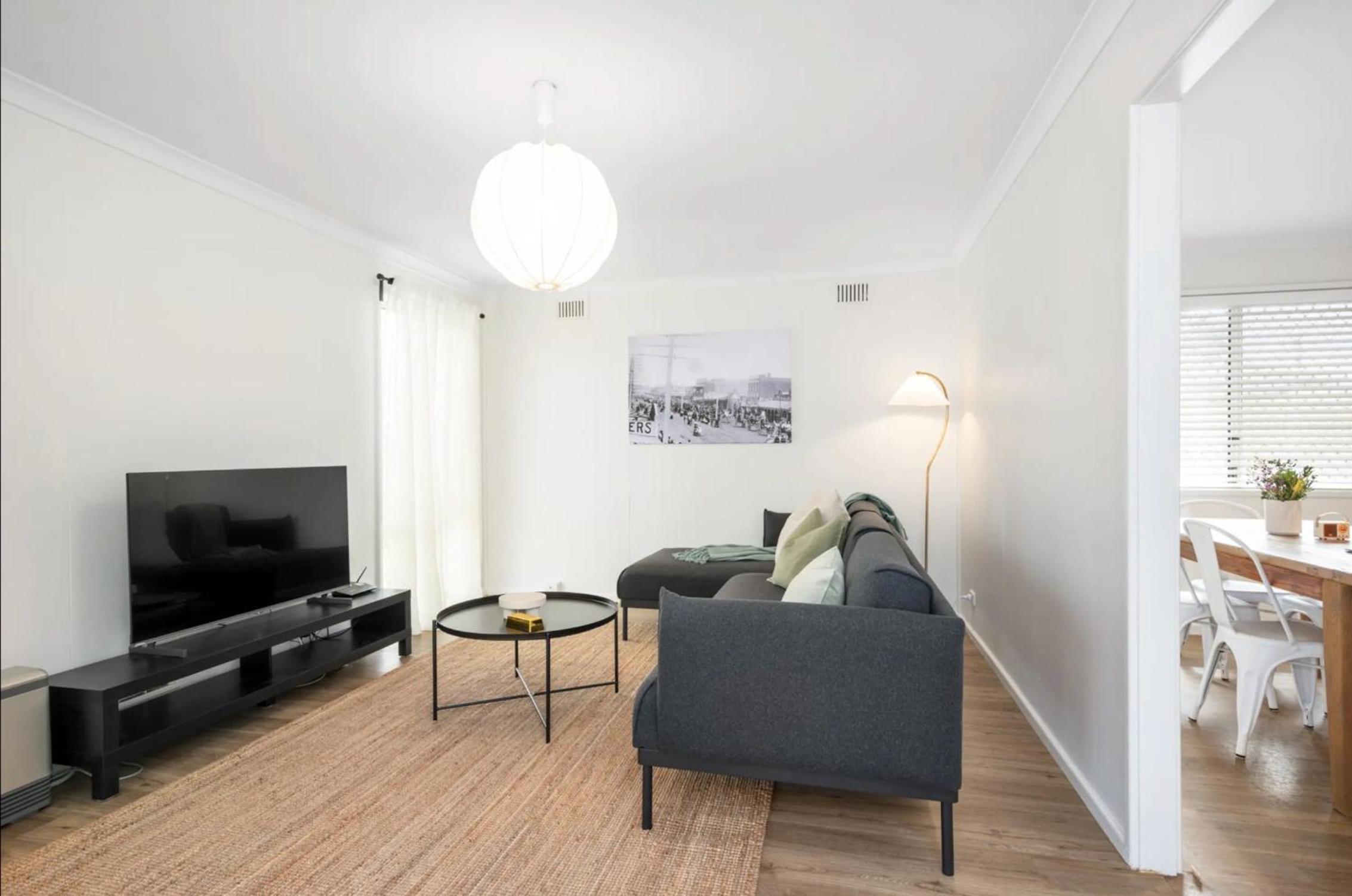 Three-Bedroom House photo 3