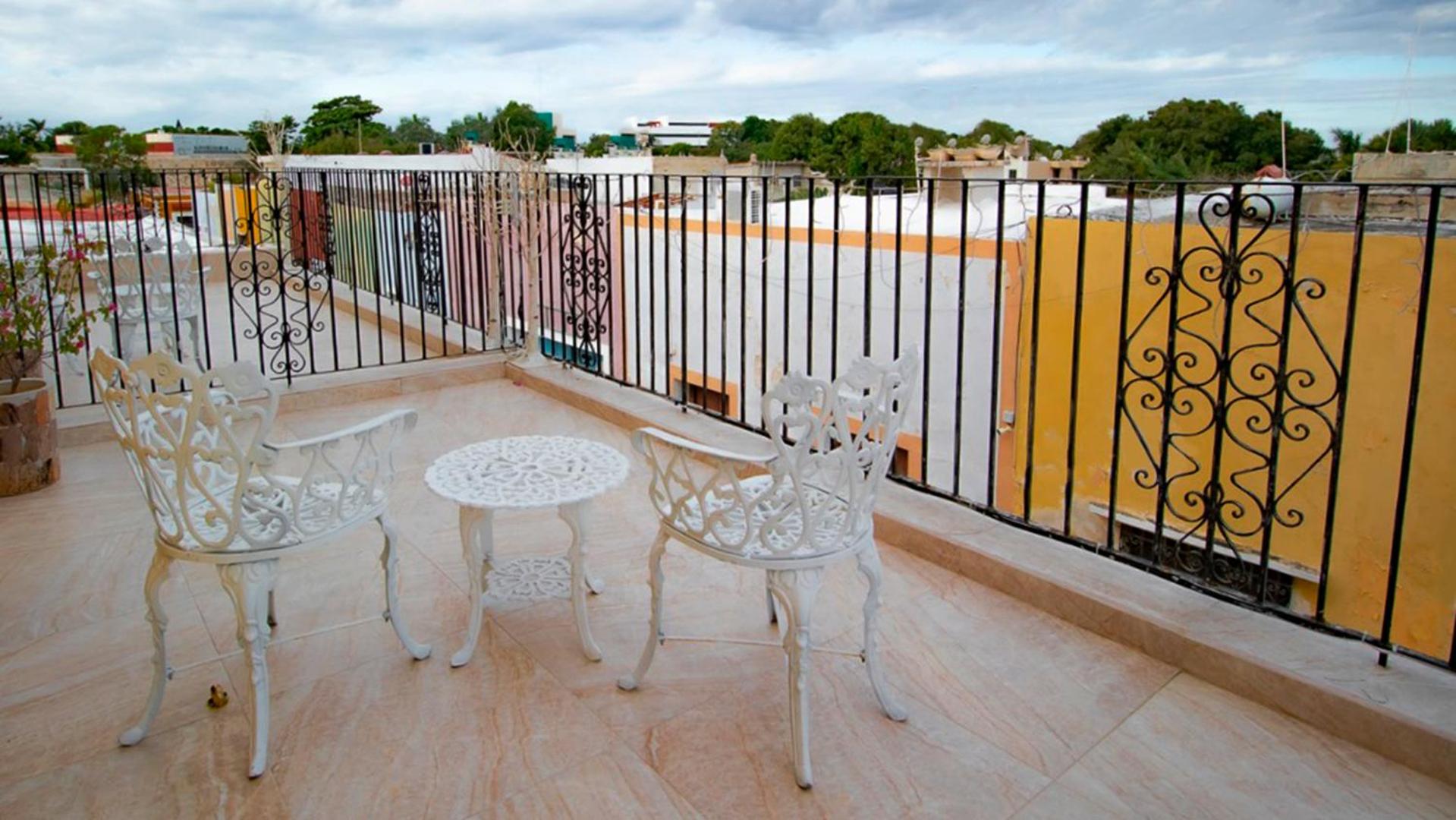 Suite with Balcony - Photo 2