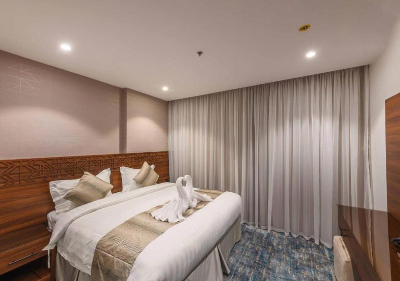 Deluxe King Room photo 2