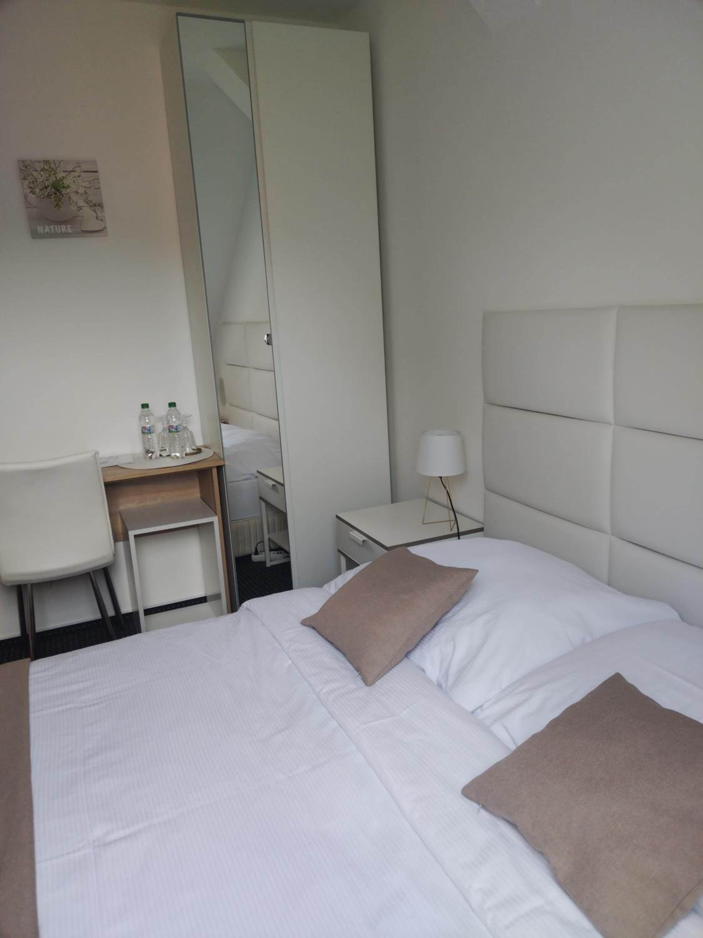 Standard Double Room photo 3