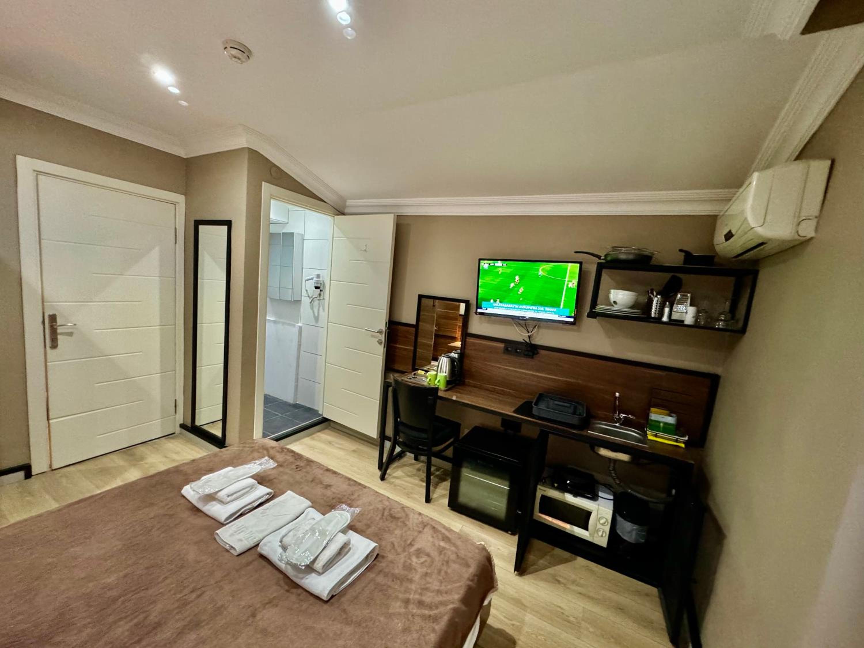 Superior Queen Room with Two Queen Beds photo 3