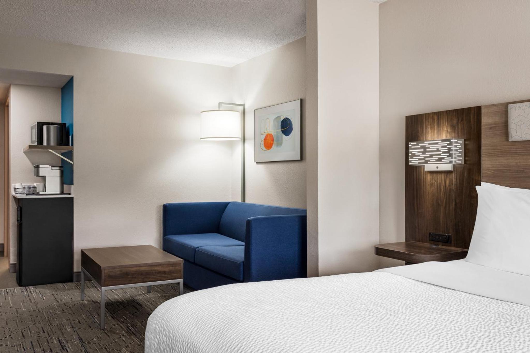 Queen Suite with Two Queen Beds - Photo 3