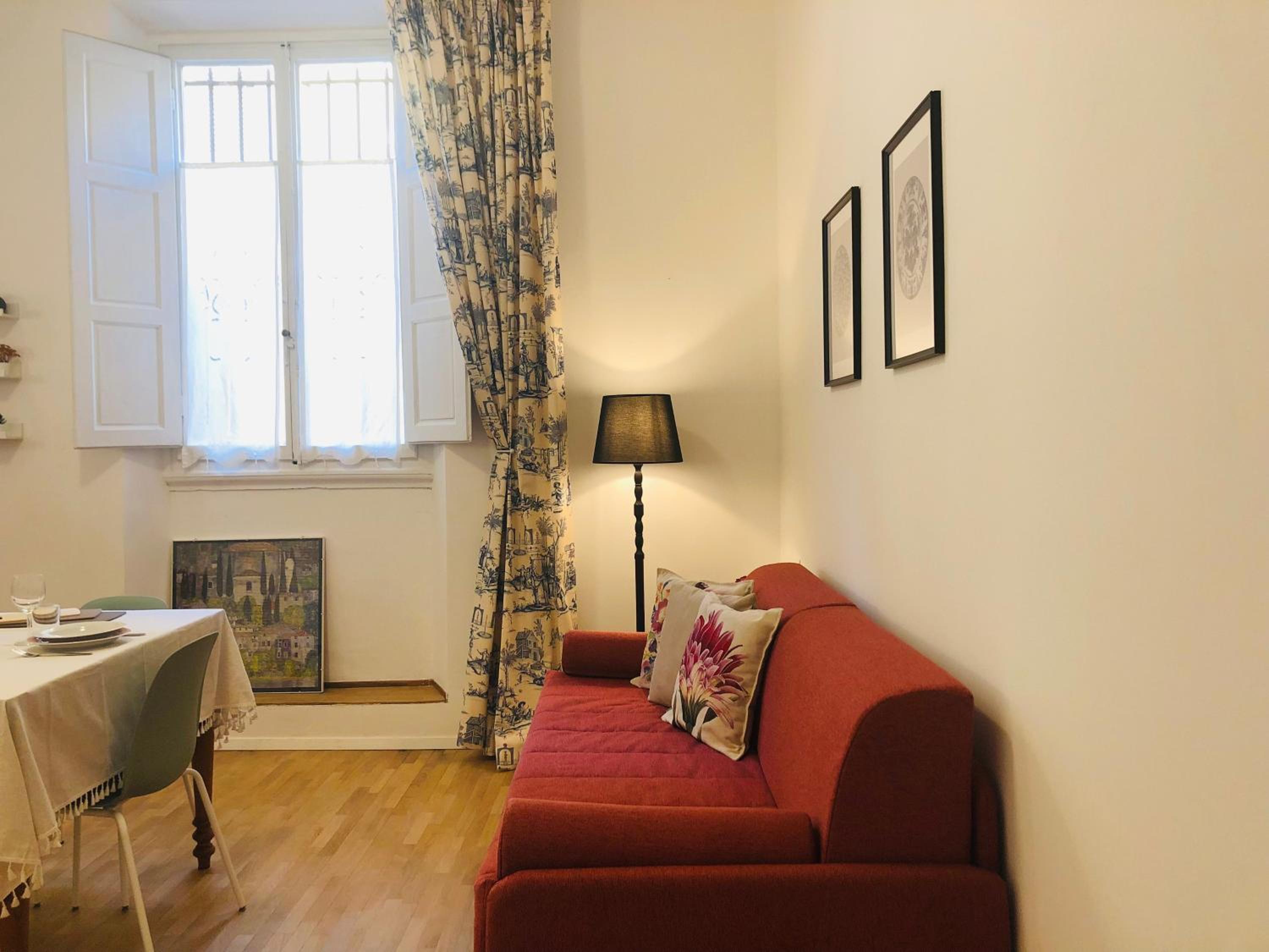One-Bedroom Apartment photo 1