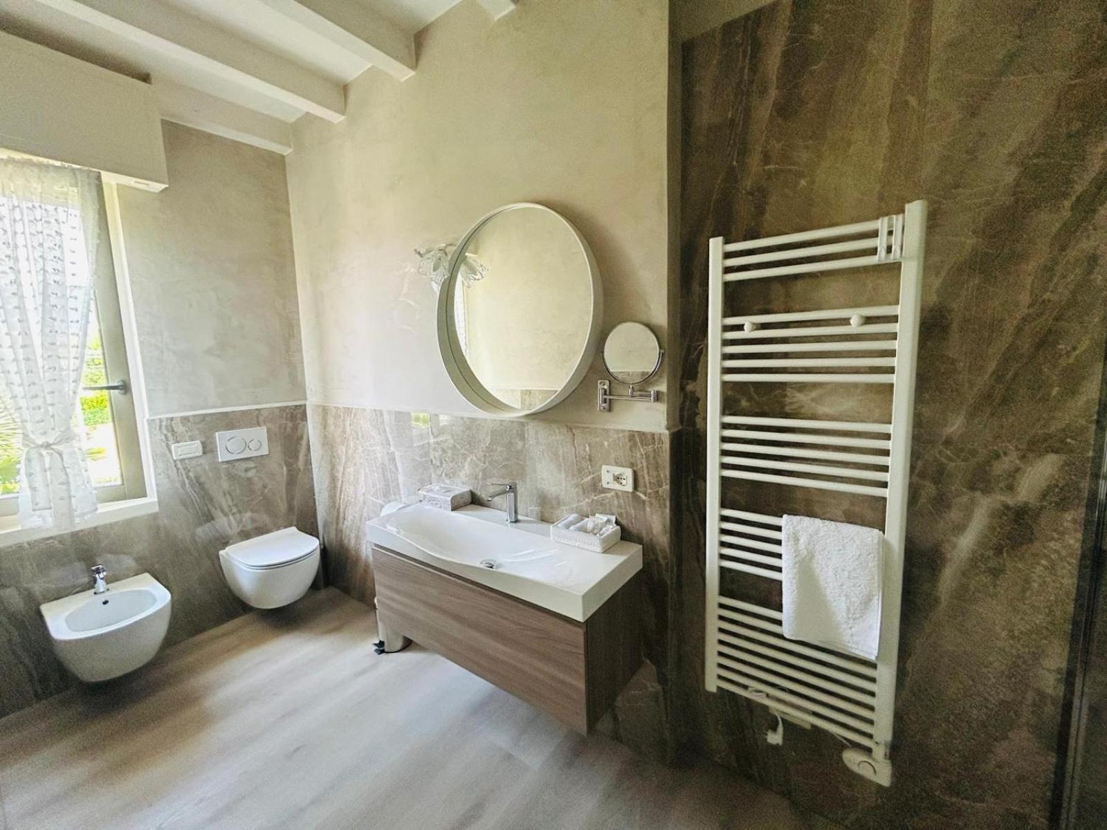 Deluxe Double Room with Balcony photo 2