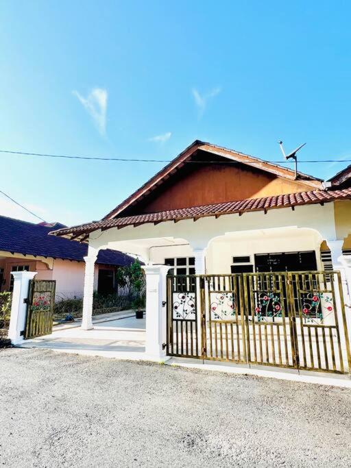 Three-Bedroom House photo 1