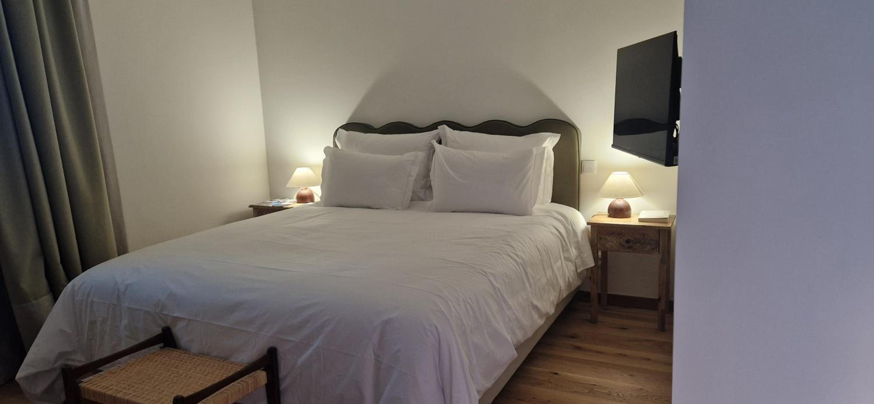 Deluxe Room (2 Adults + 1 Child) photo 2