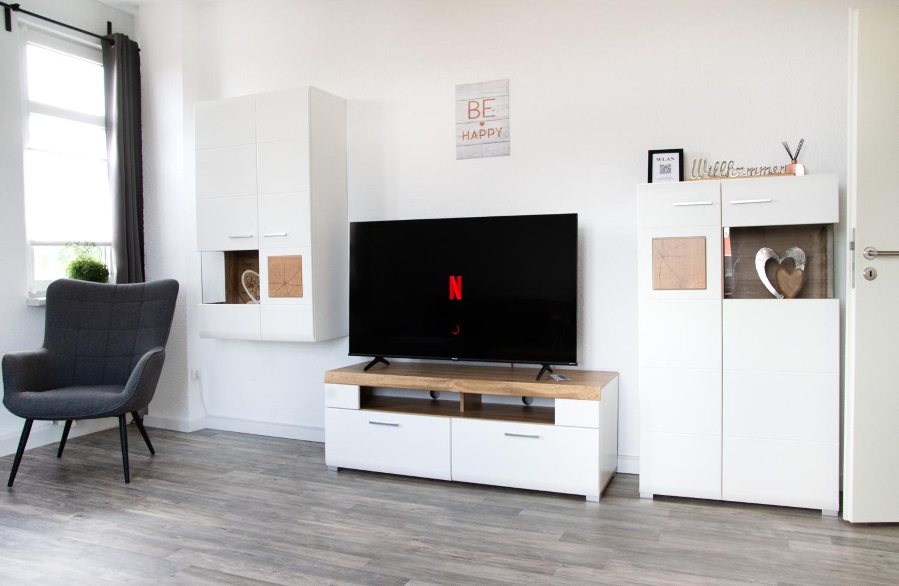 Deluxe One-Bedroom Apartment photo 2