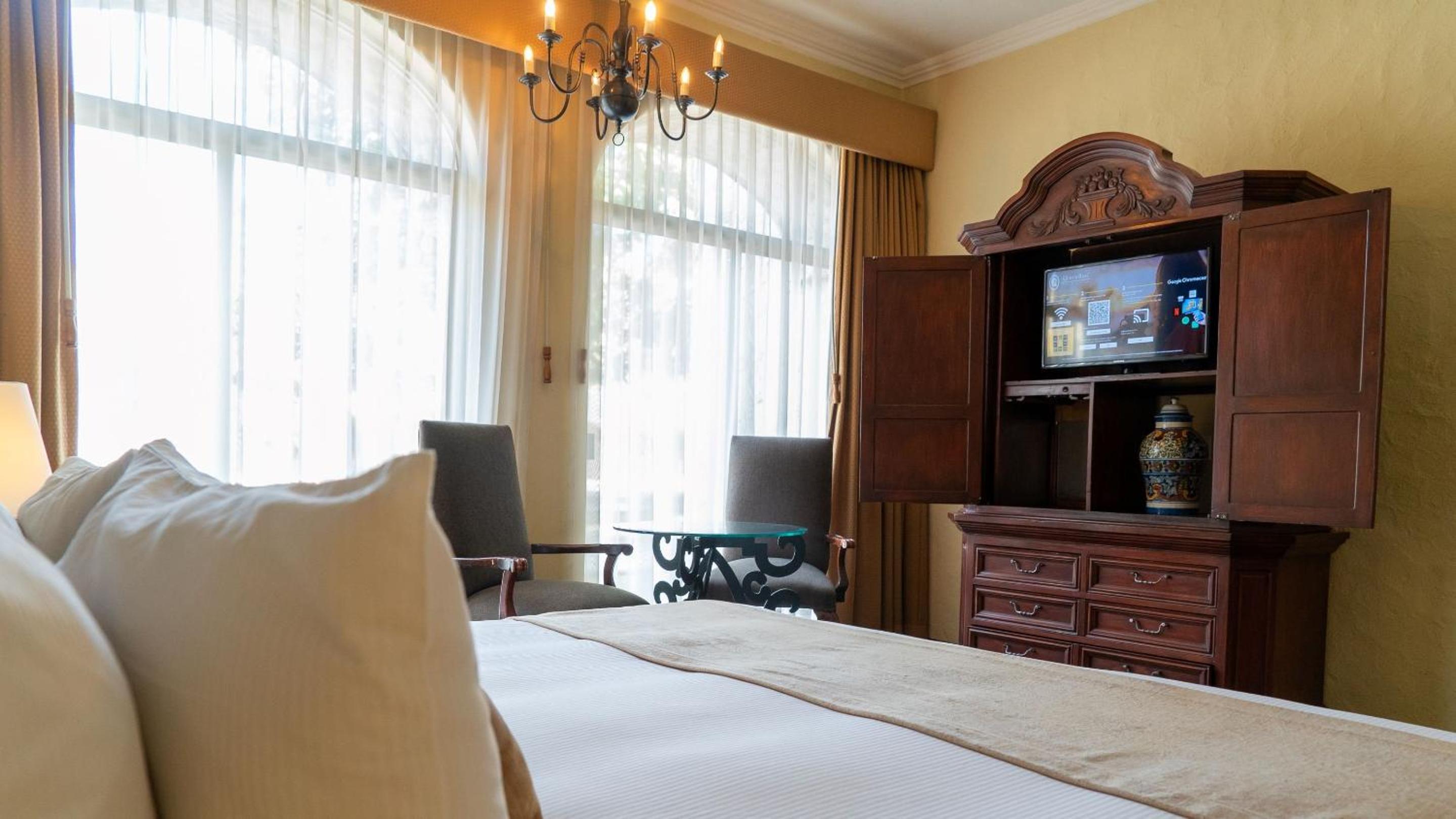 Master Suite King  - Photo 6