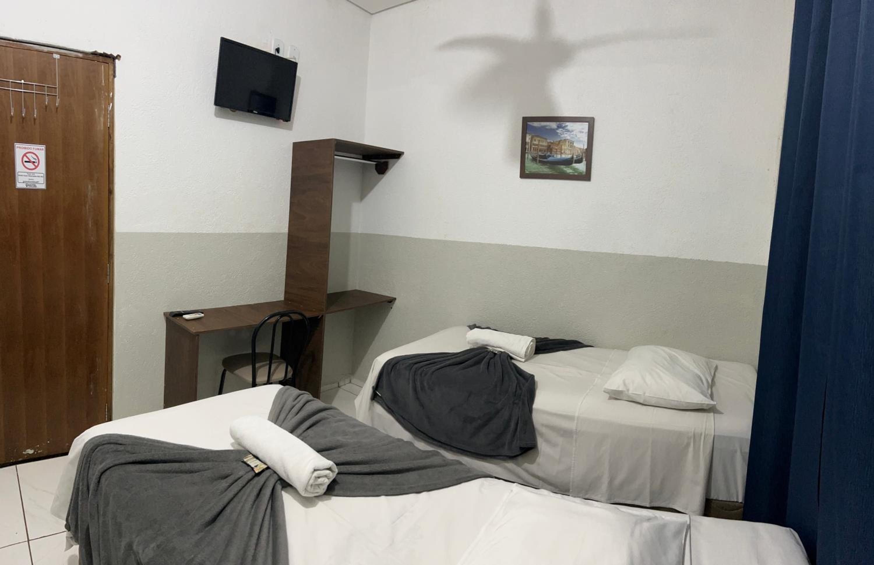 Economy Twin Room photo 2