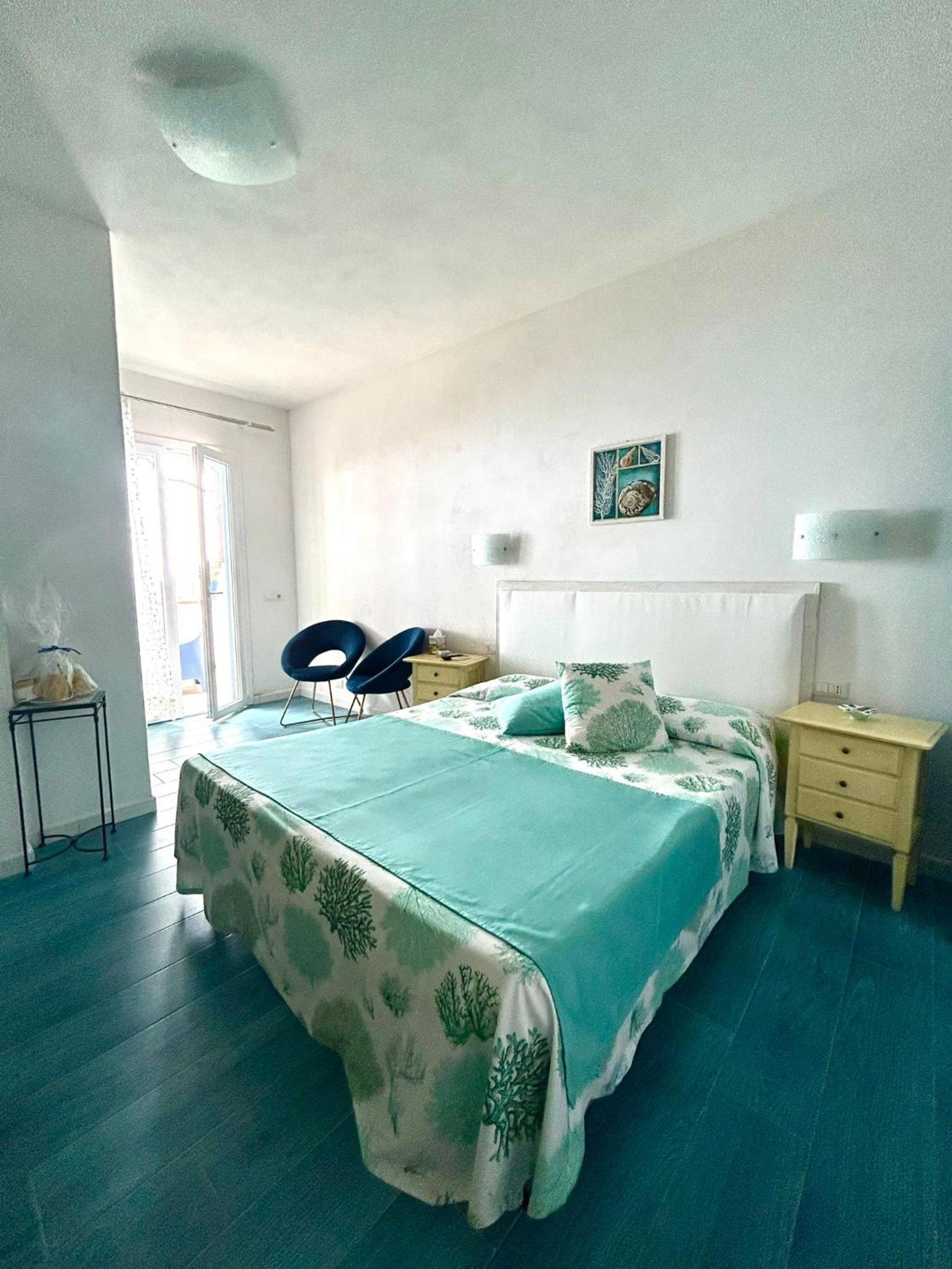 Deluxe Double Room with Balcony and Sea View