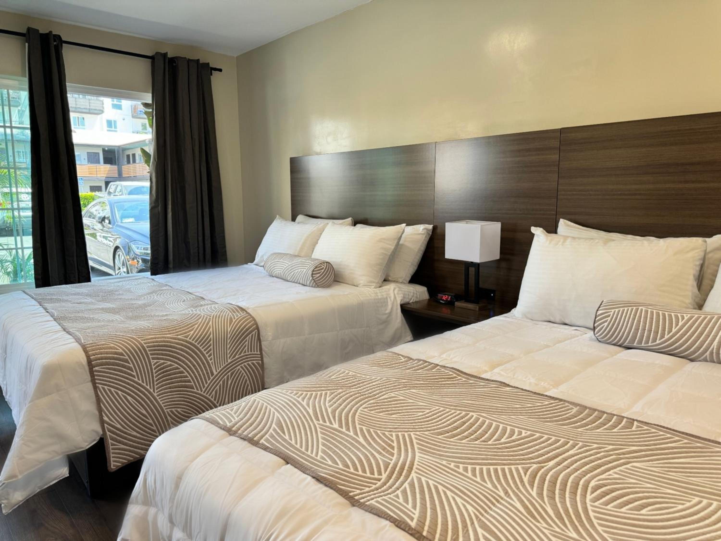 Signature Room - 2 Queen Beds photo 1