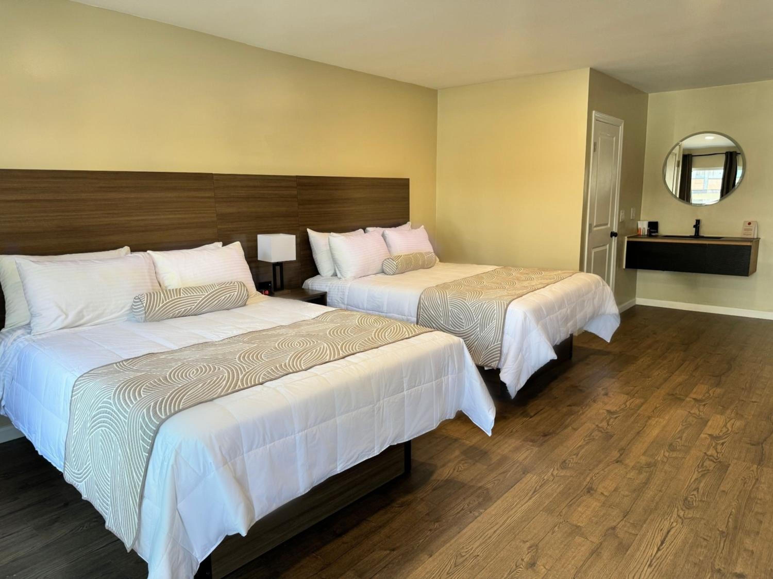Signature Room - 2 Queen Beds photo 2