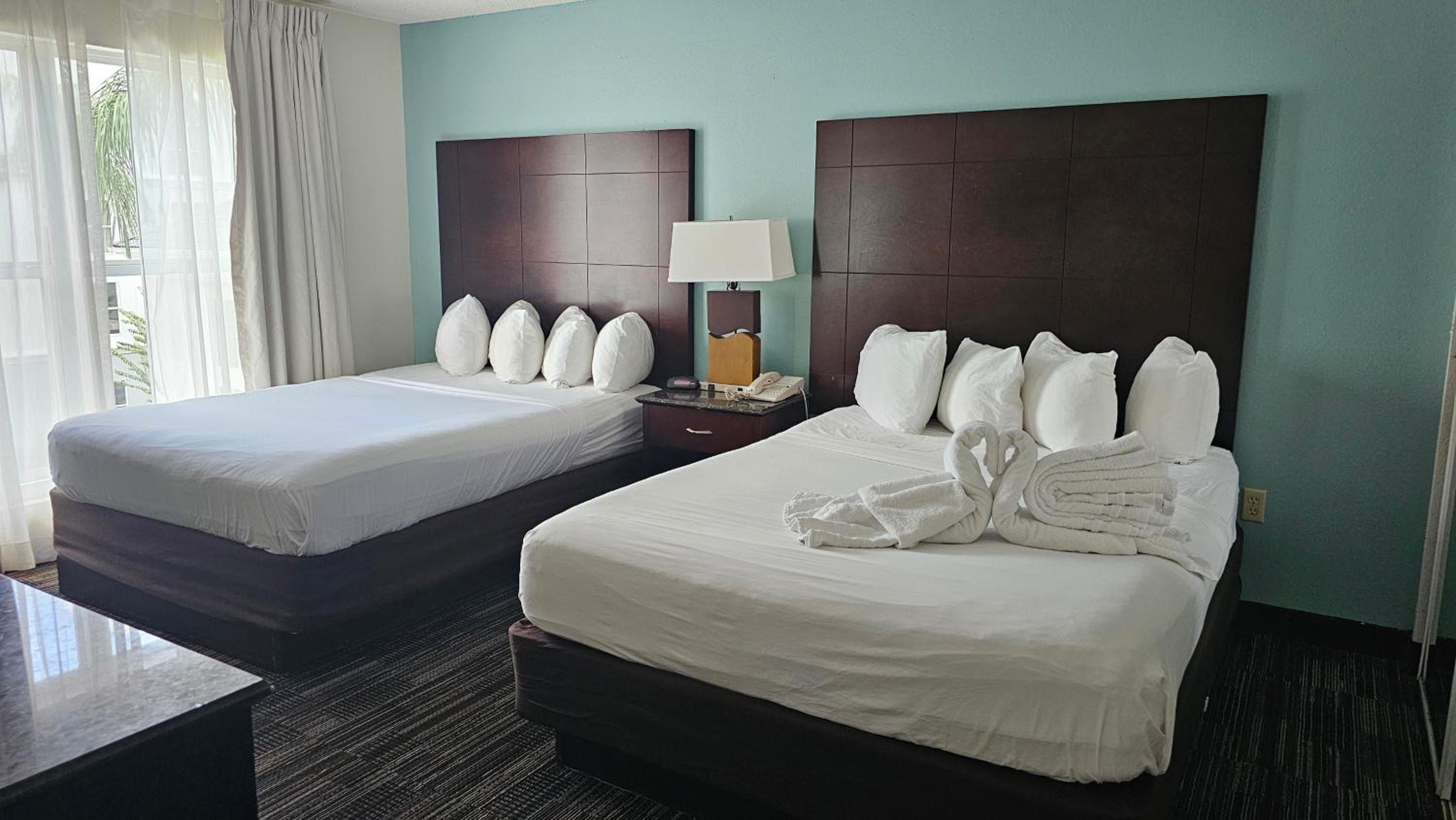 One-Bedroom Queen Suite With Two Queen Beds And Sofa Bed