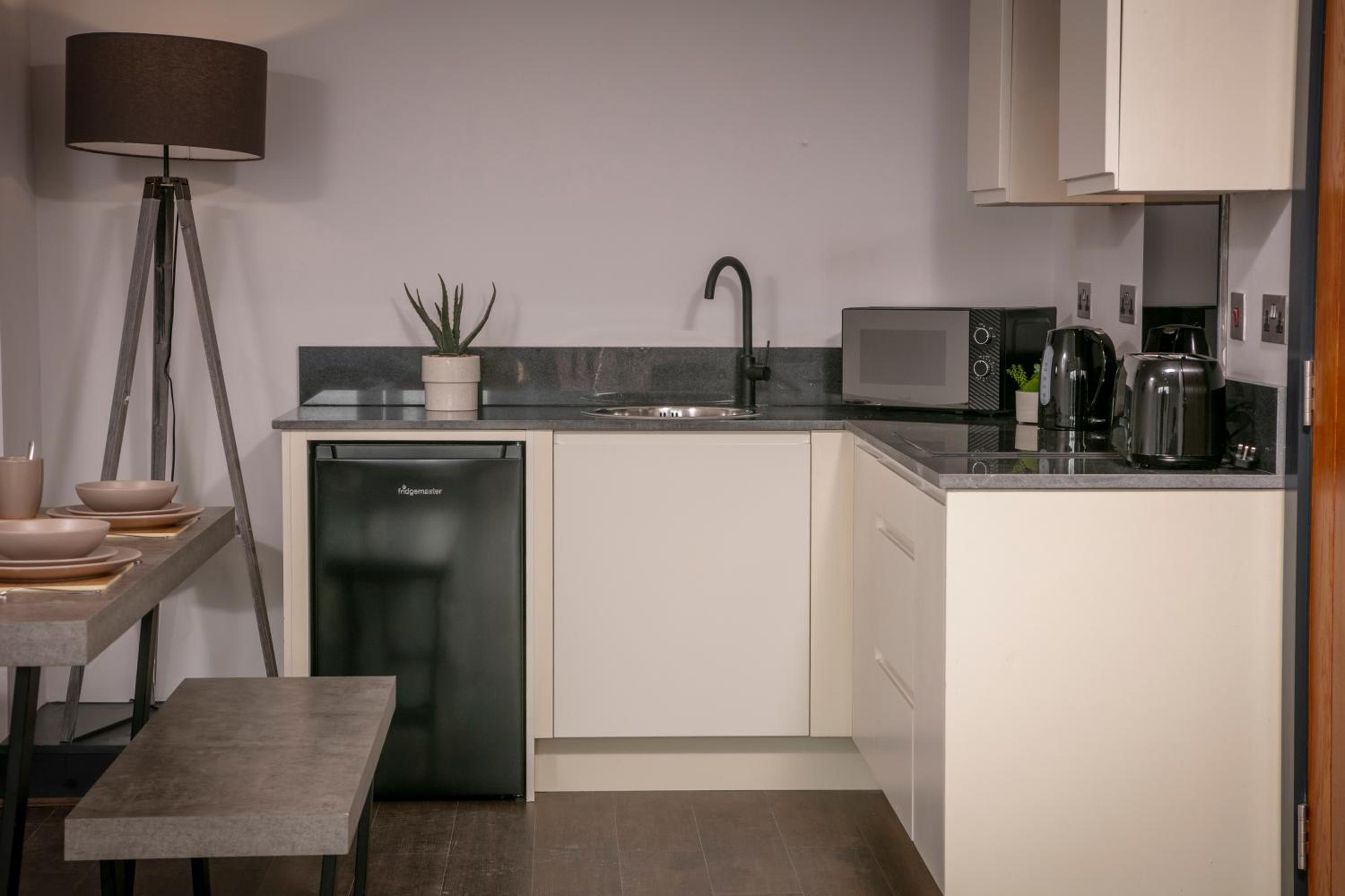 Two-Bedroom Apartment with One Double Bed, Two Single Beds and One Sofa Bed - Walk-In Shower/Non Smoking - Photo 8