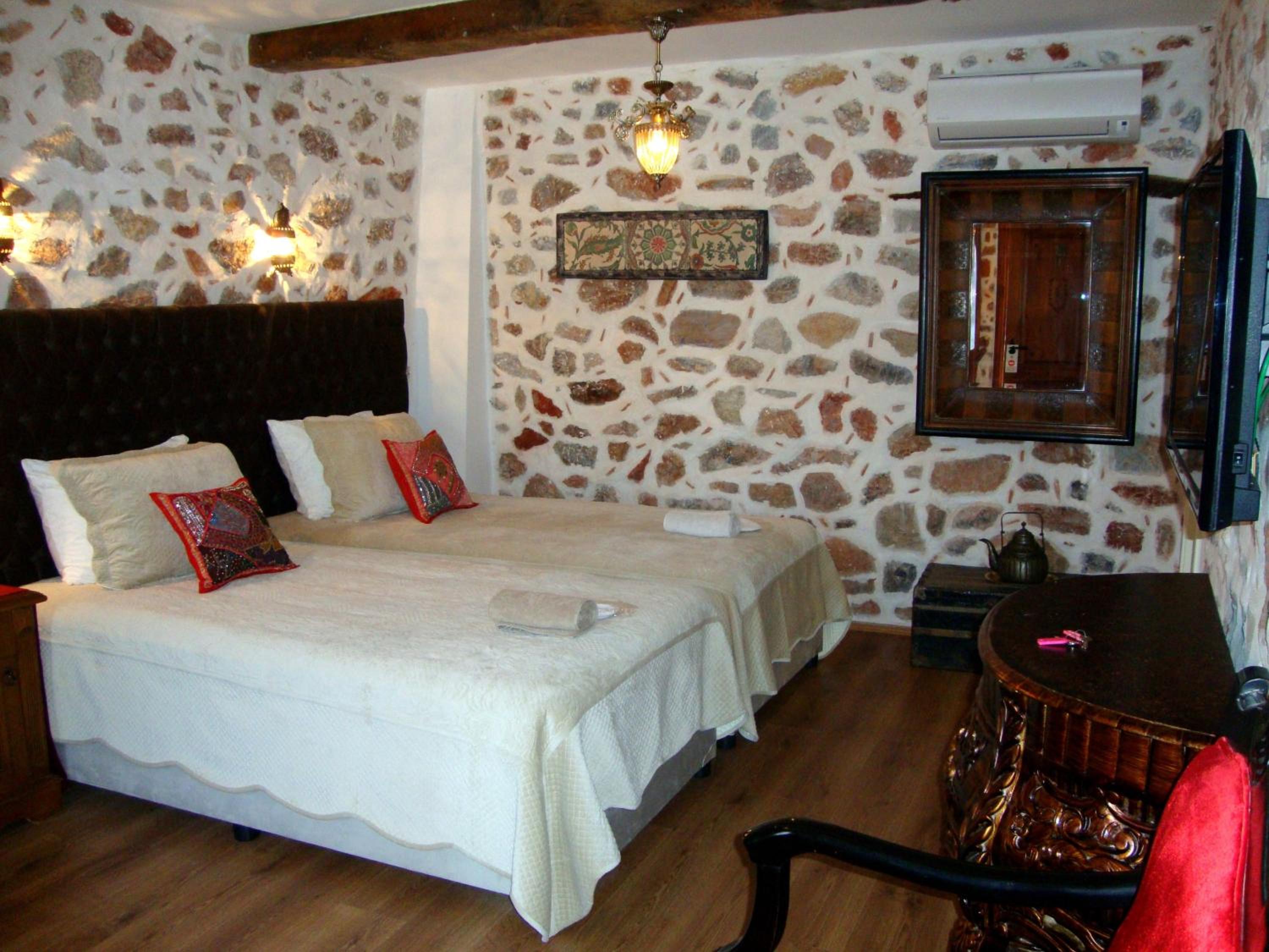 Budget Double Room photo 3