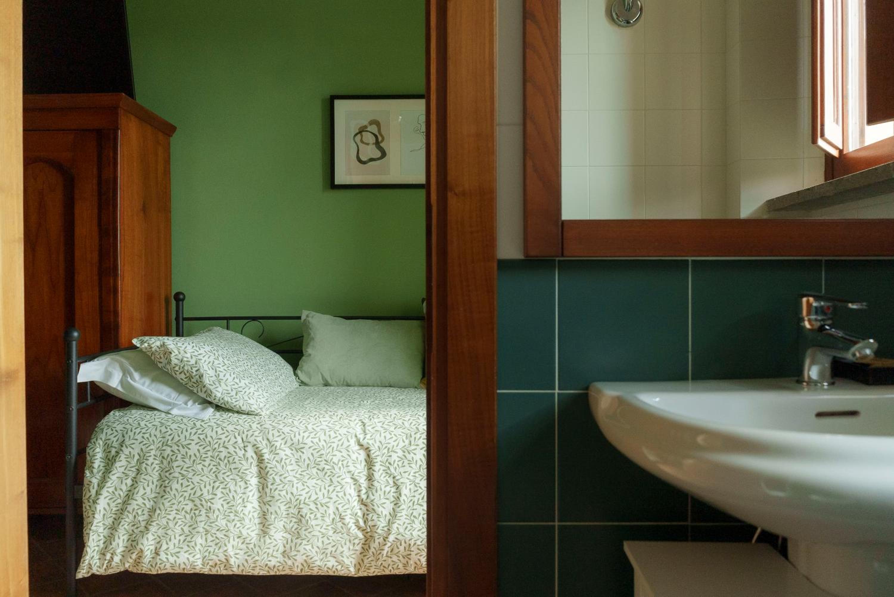 Triple Room with Private Bathroom - Photo 2