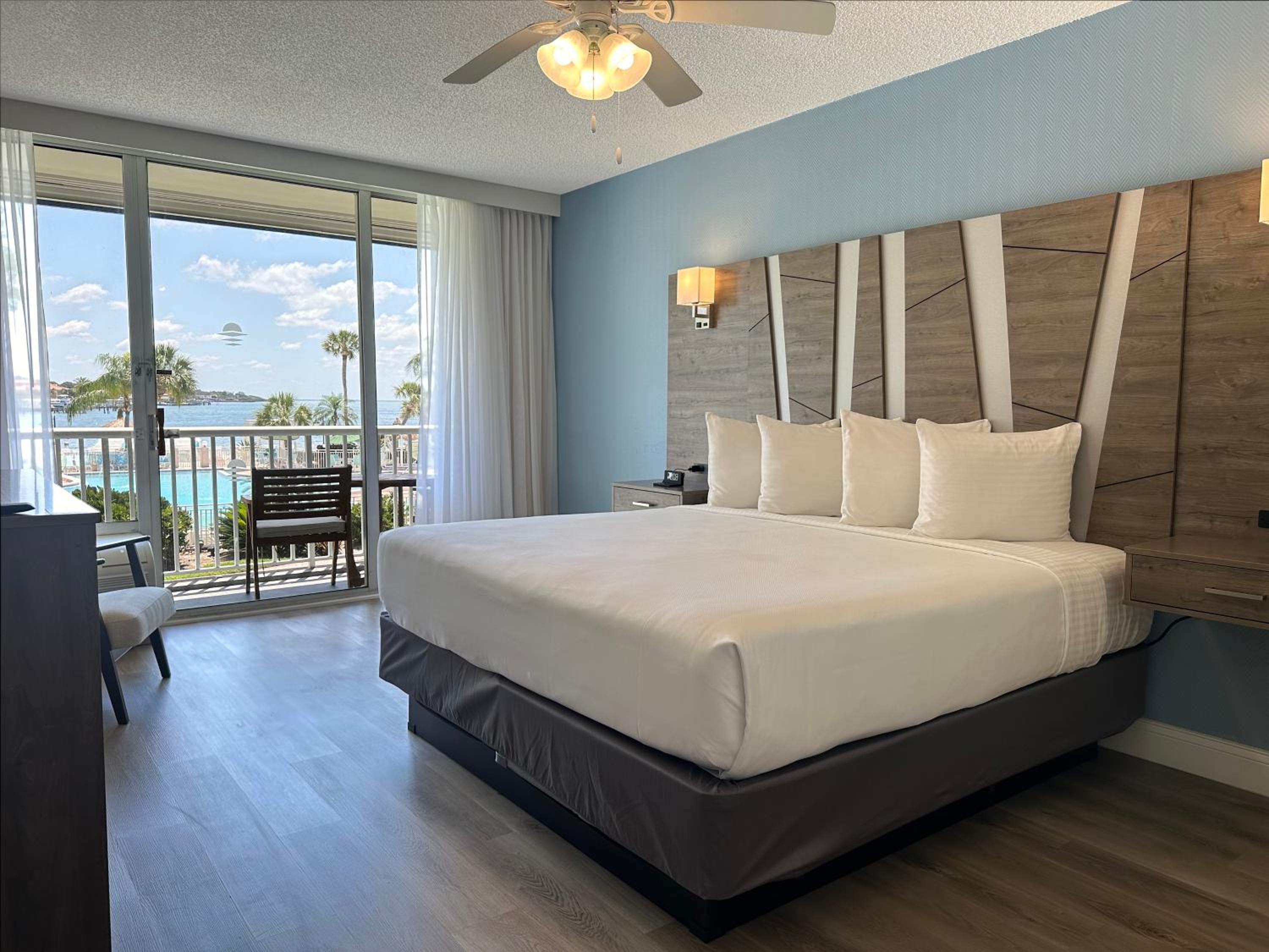 King Room with Roll-In Shower - Disability Access