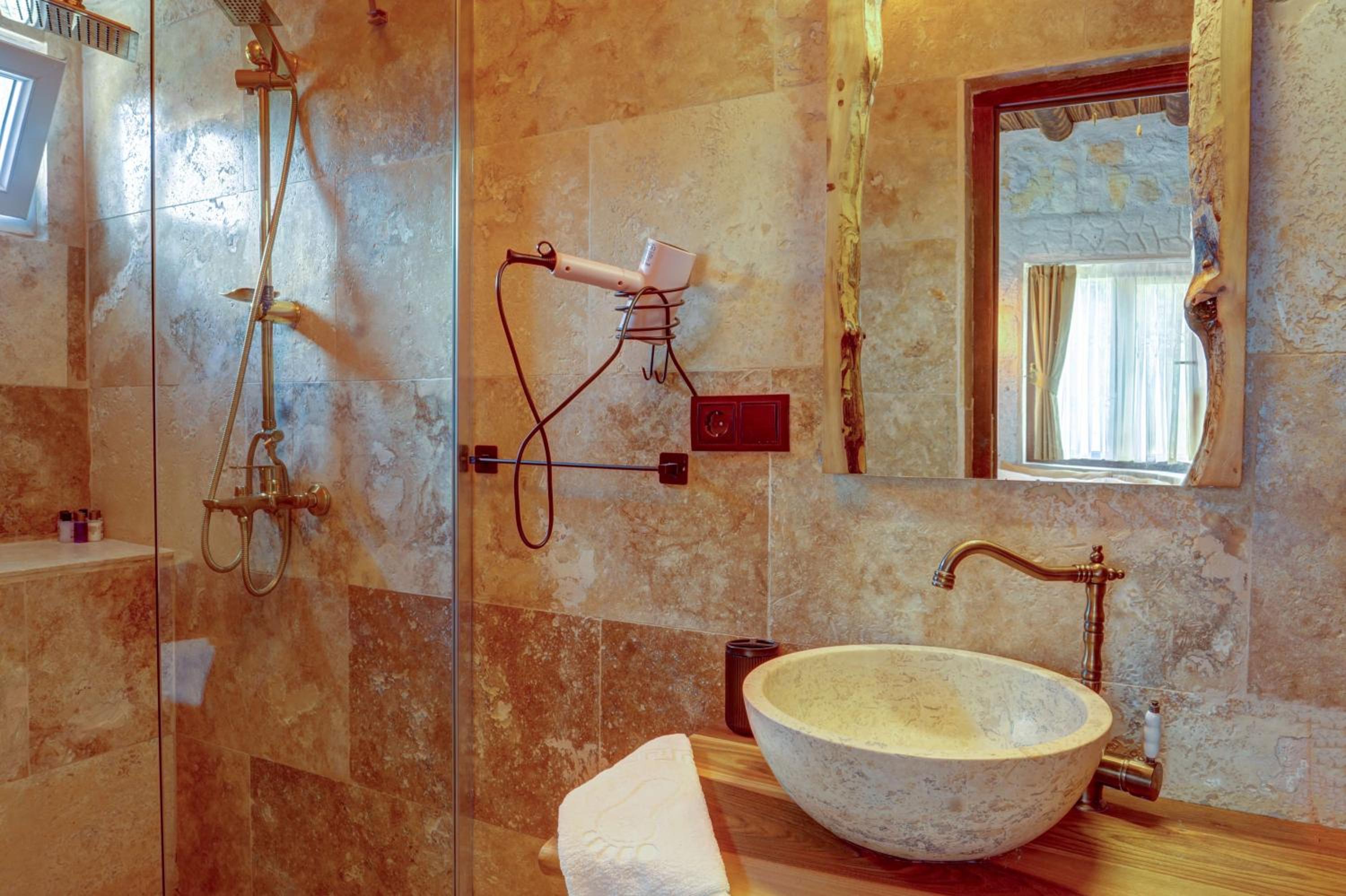 Deluxe Room - Photo 10