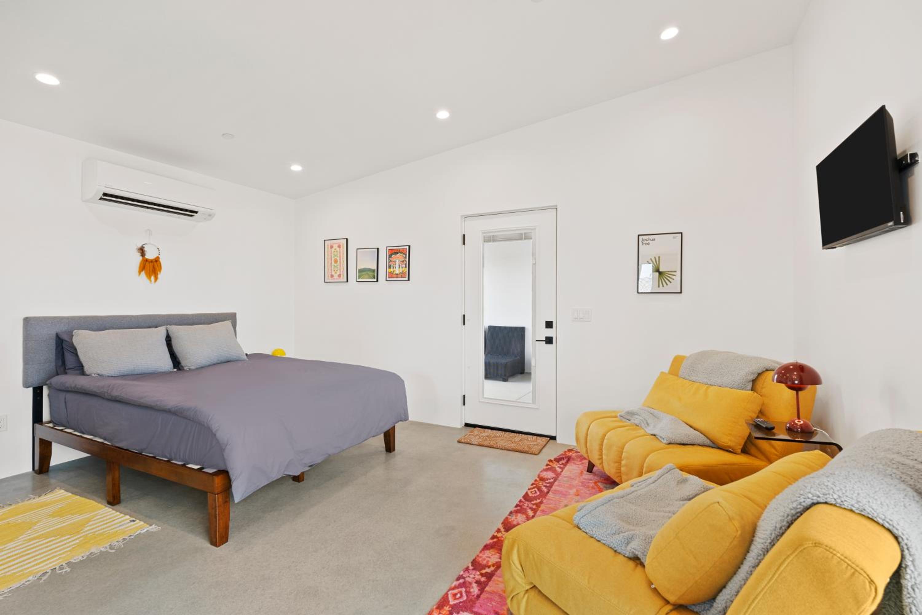 One-Bedroom House photo 1