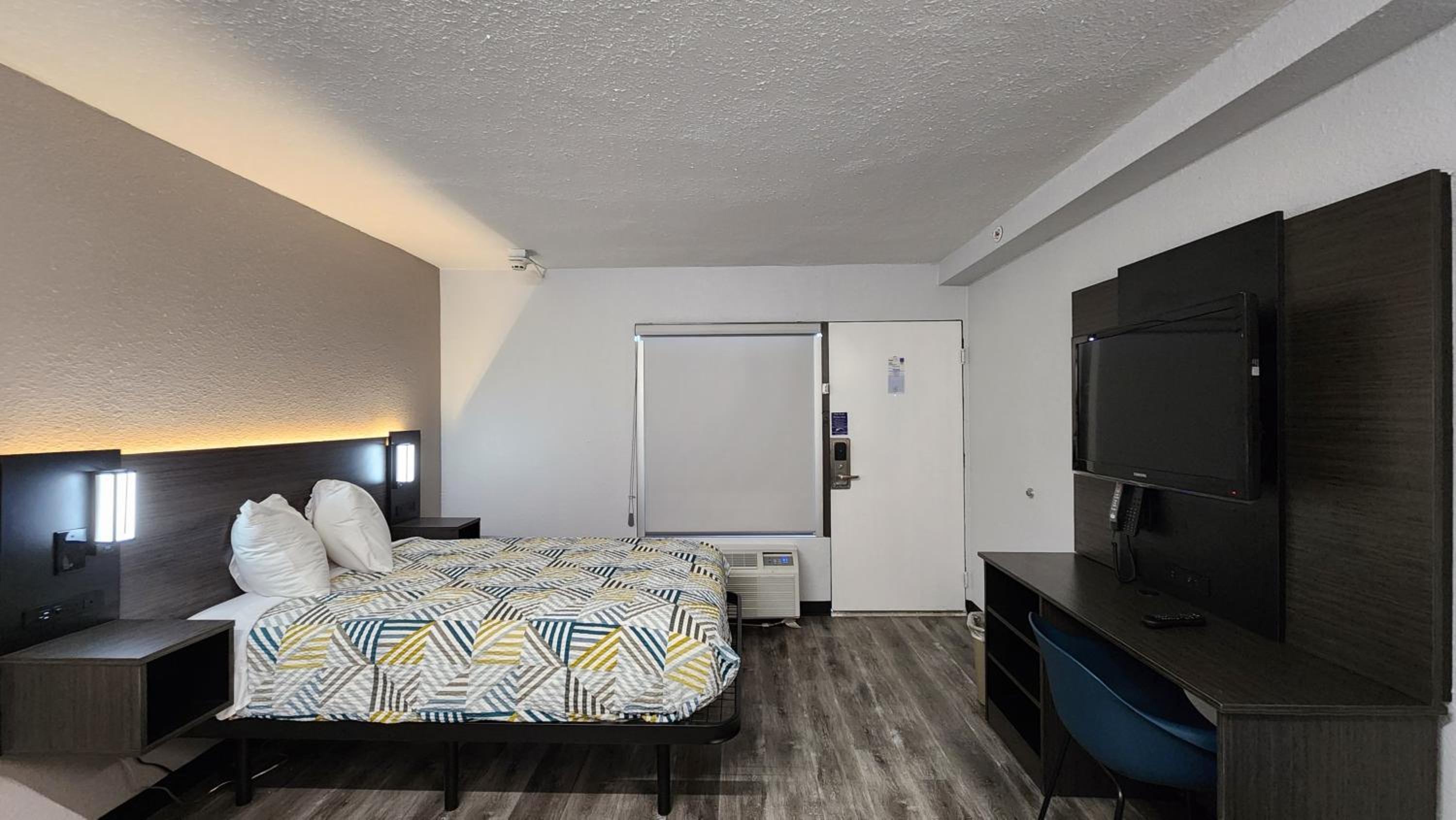 King Room - Disability Access - Non-Smoking photo 1