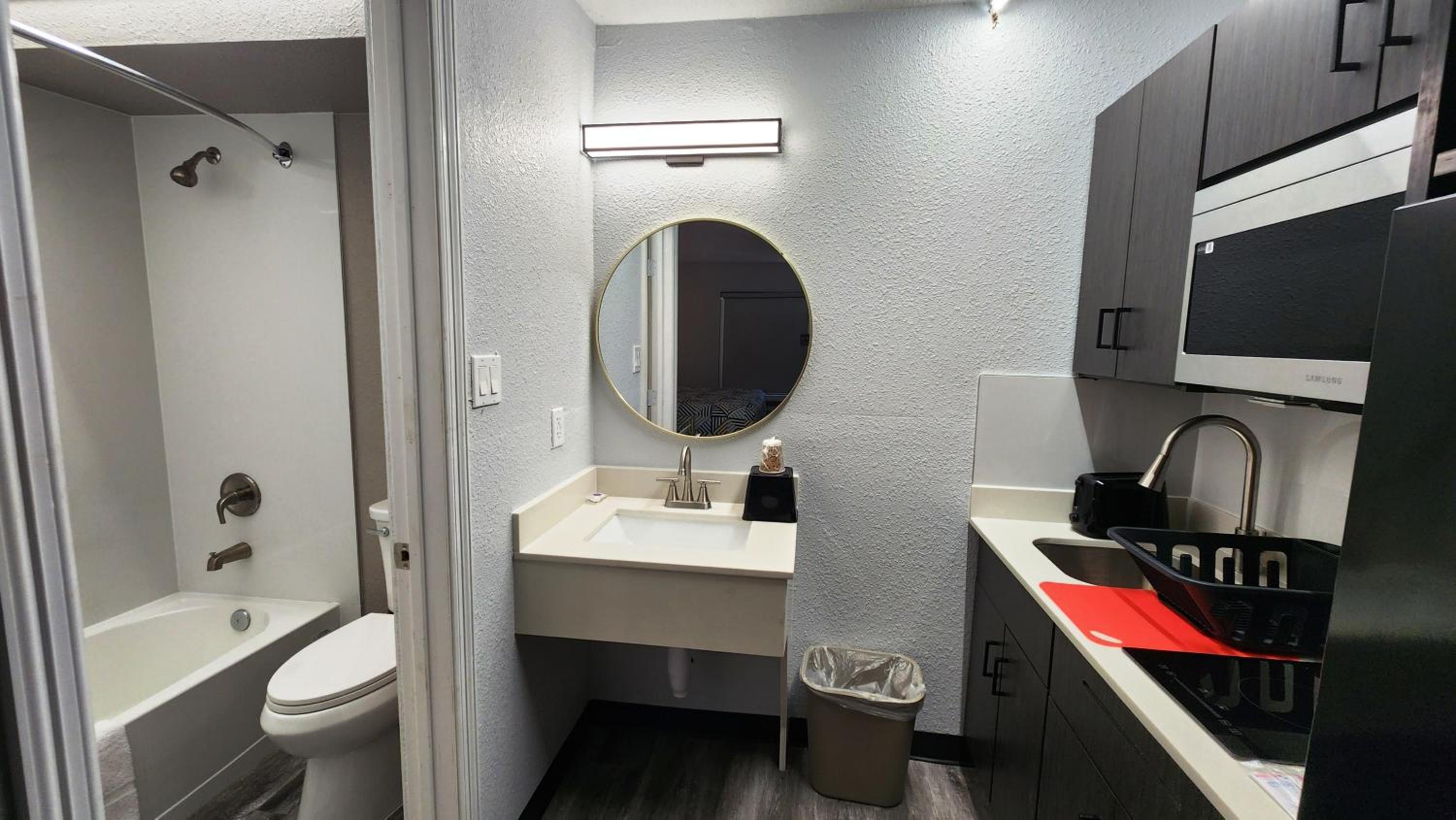 Quadruple Room - Non-Smoking - Photo 3