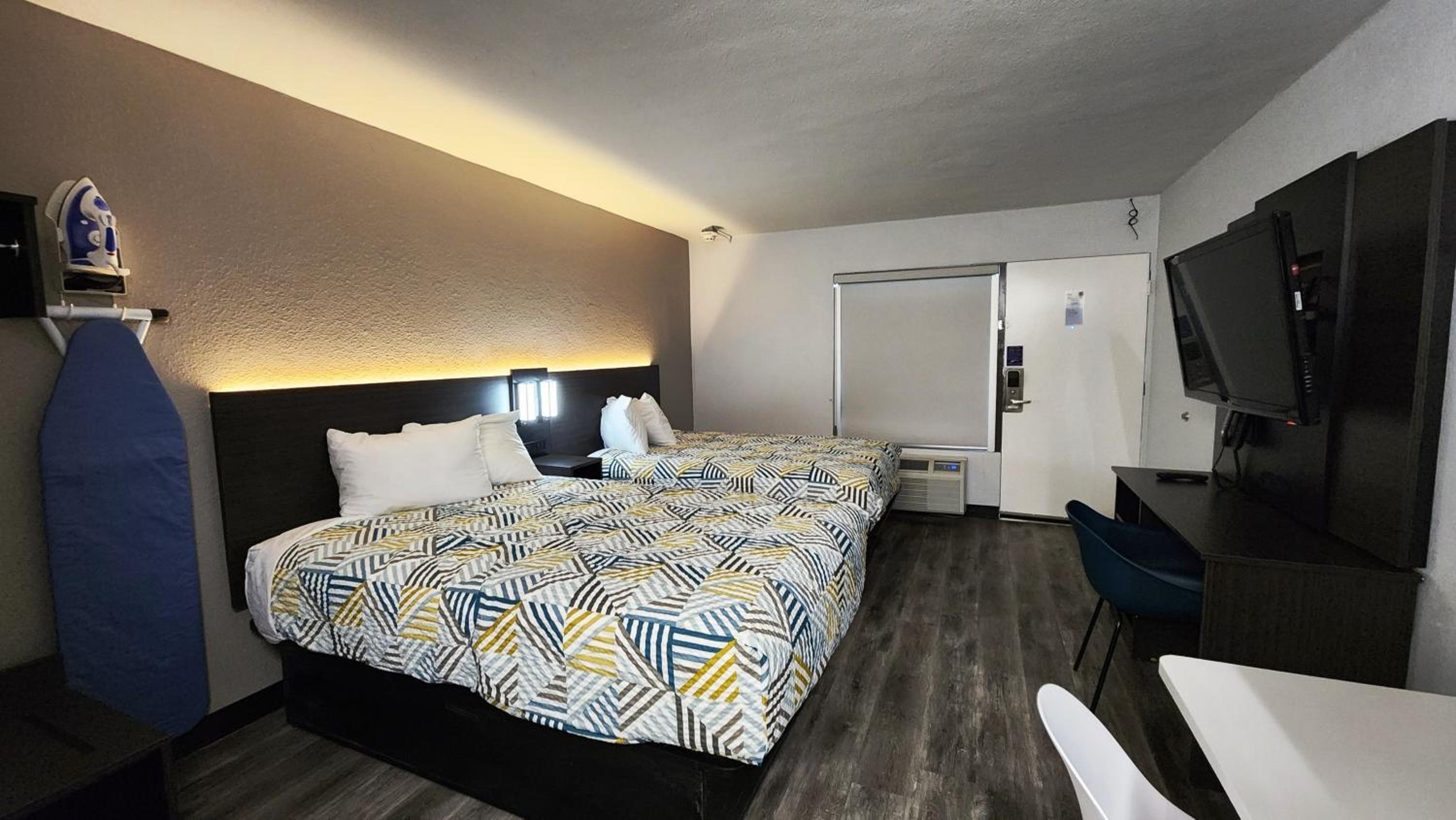 Quadruple Room - Non-Smoking - Photo 6