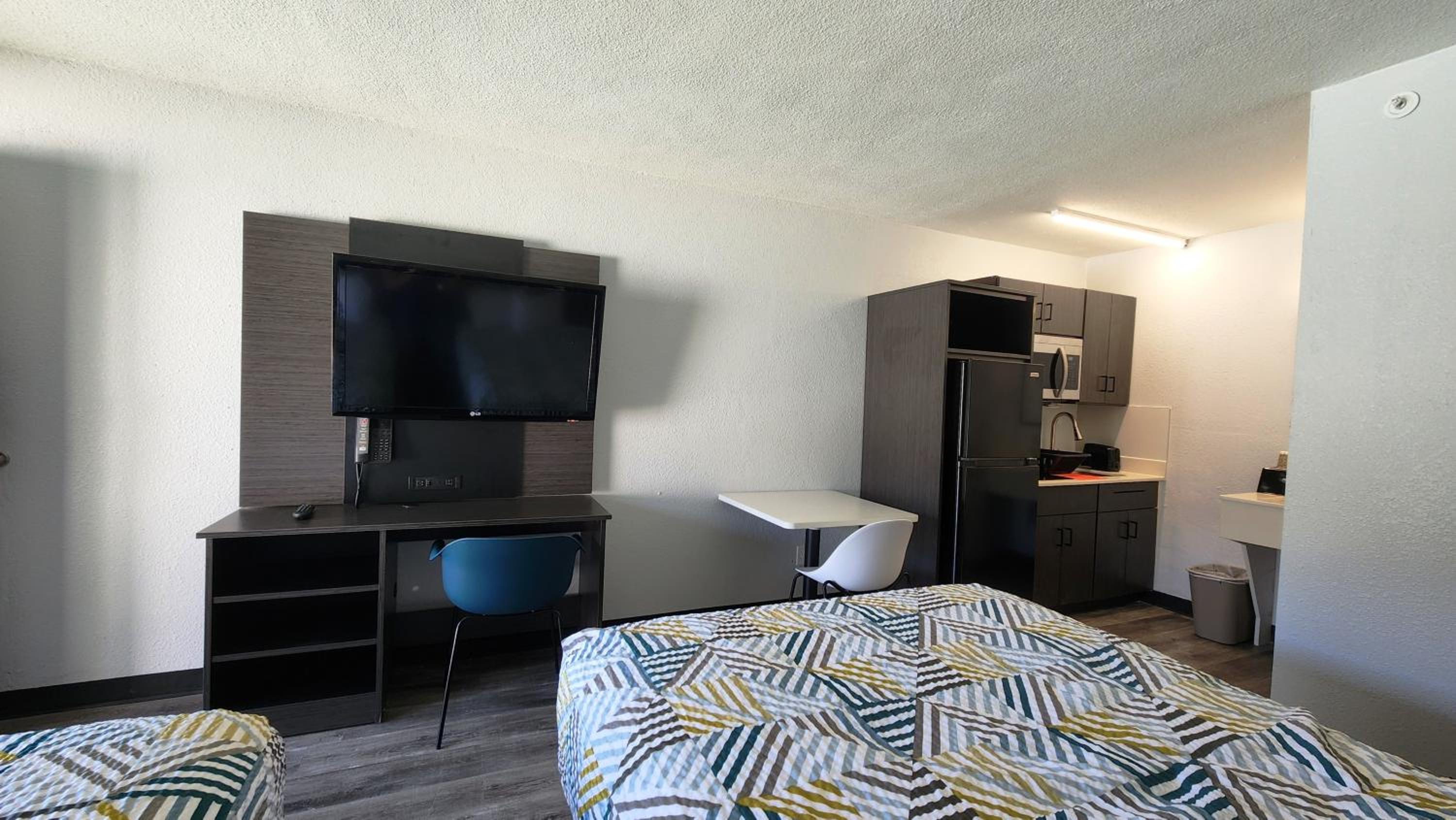 Quadruple Room - Non-Smoking - Photo 8