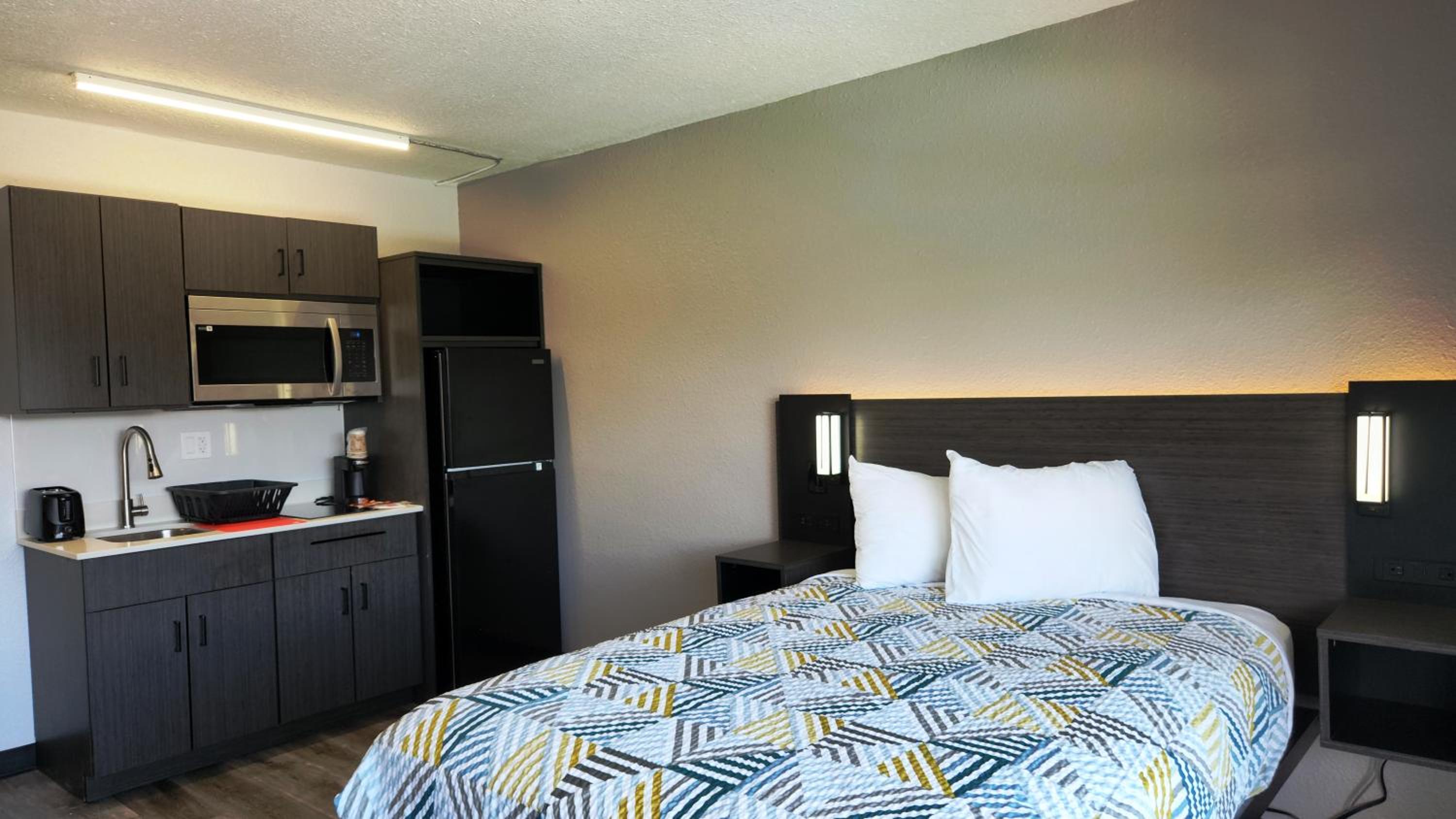 Double Room - Non-Smoking photo 3