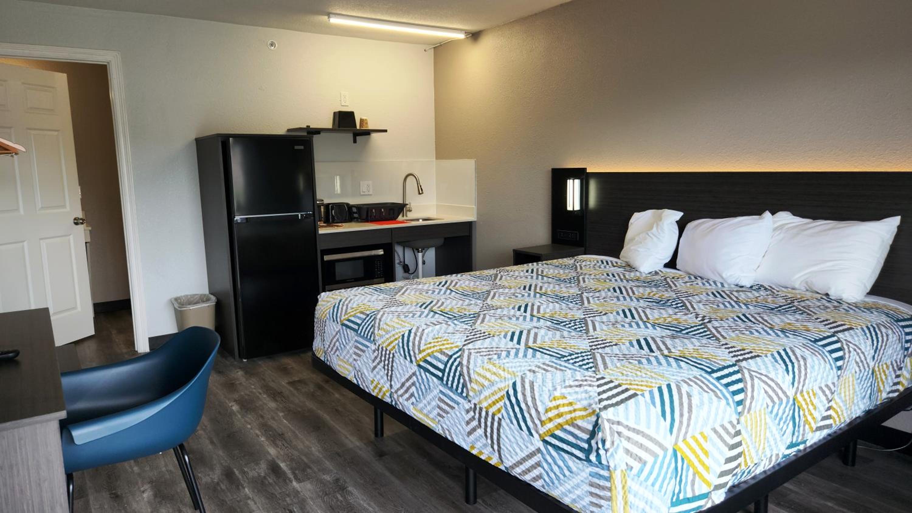 King Room - Disability Access - Non-Smoking photo 2