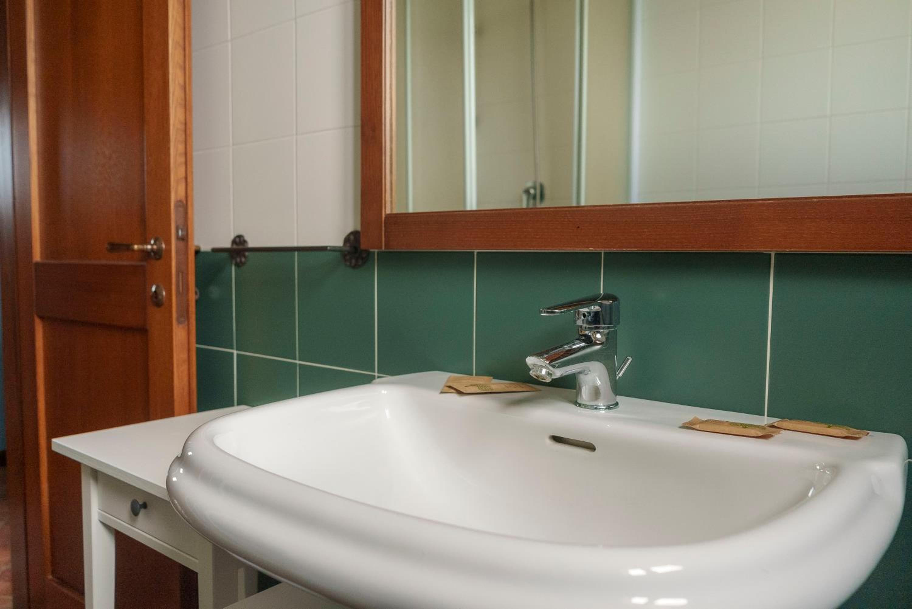 Double Room with Private Bathroom - Photo 7
