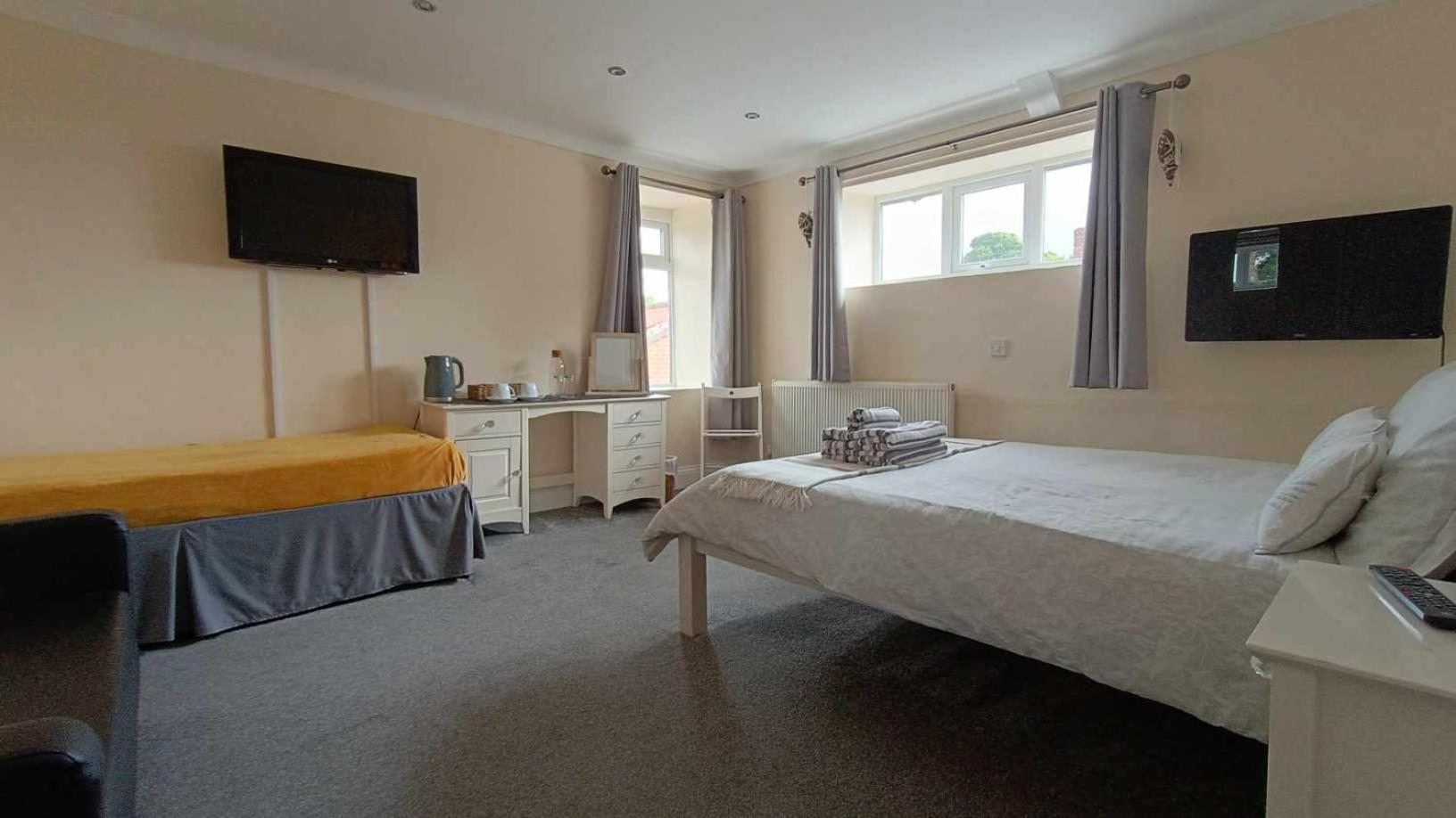 Deluxe Family Suite photo 2