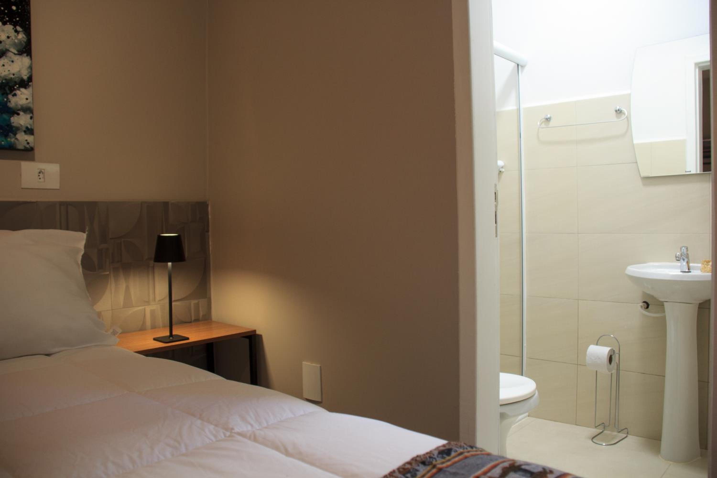 Deluxe Queen Suite photo 2
