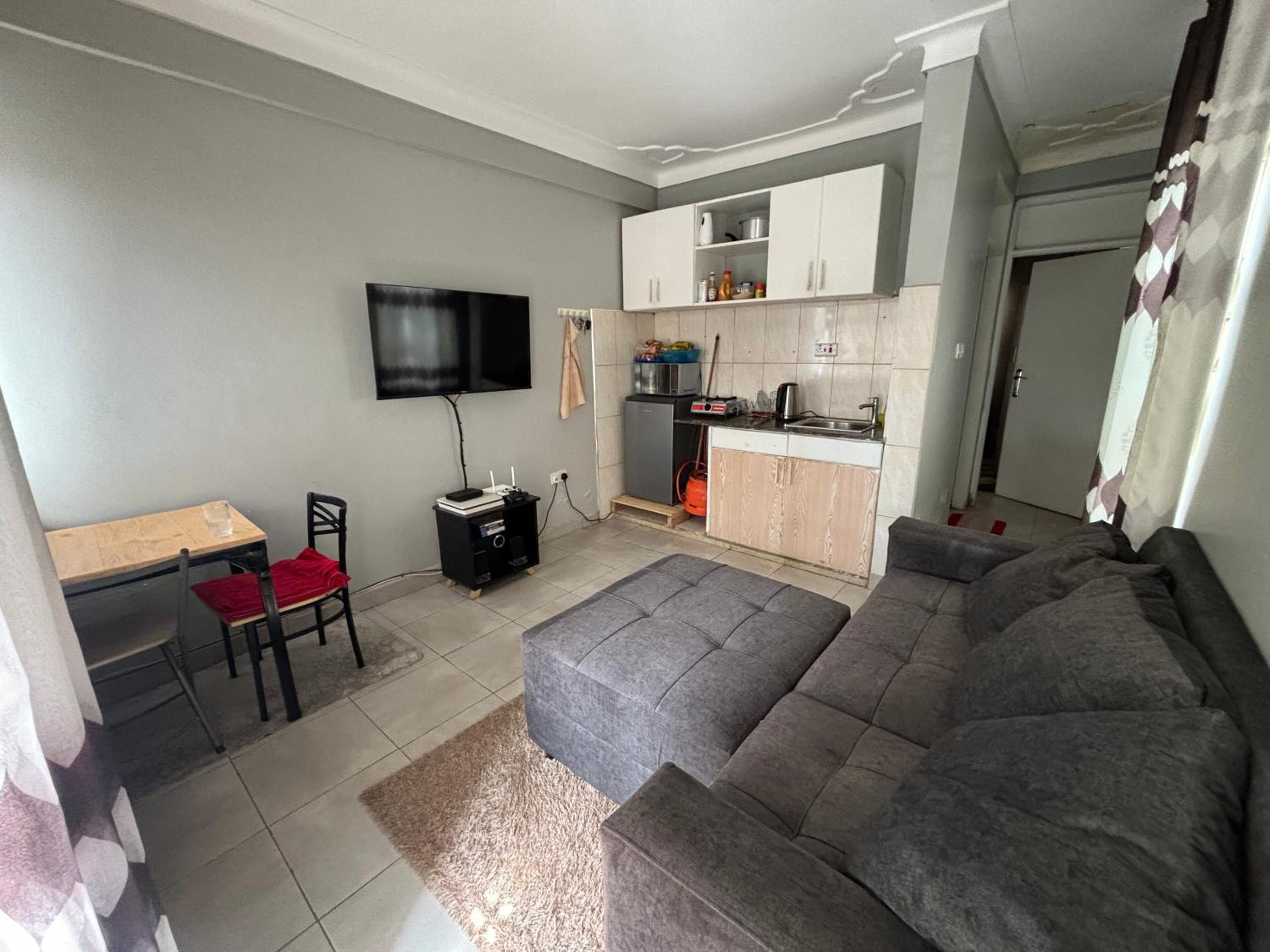 One-Bedroom Apartment photo 1