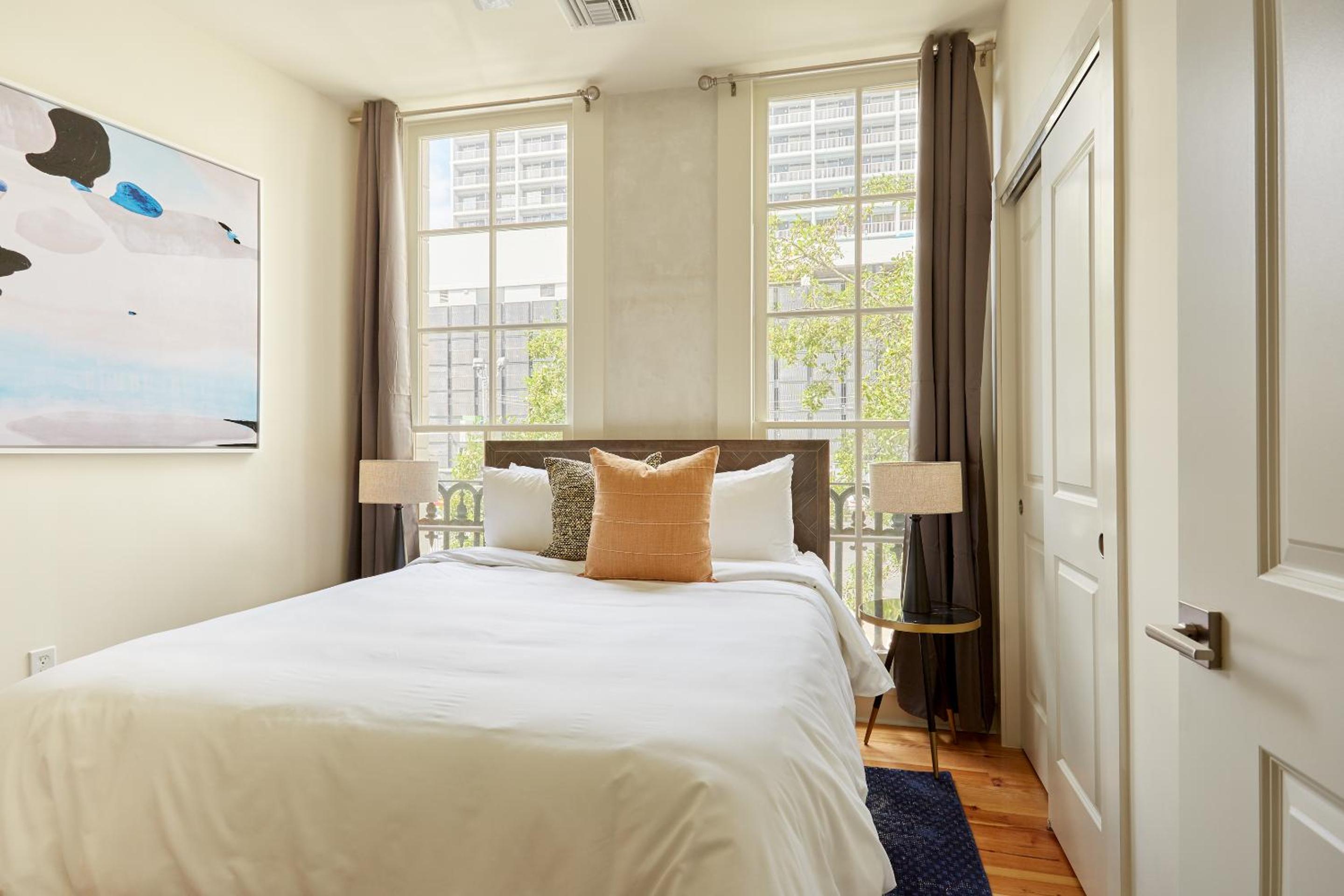 Three-Bedroom Apartment - Photo 3