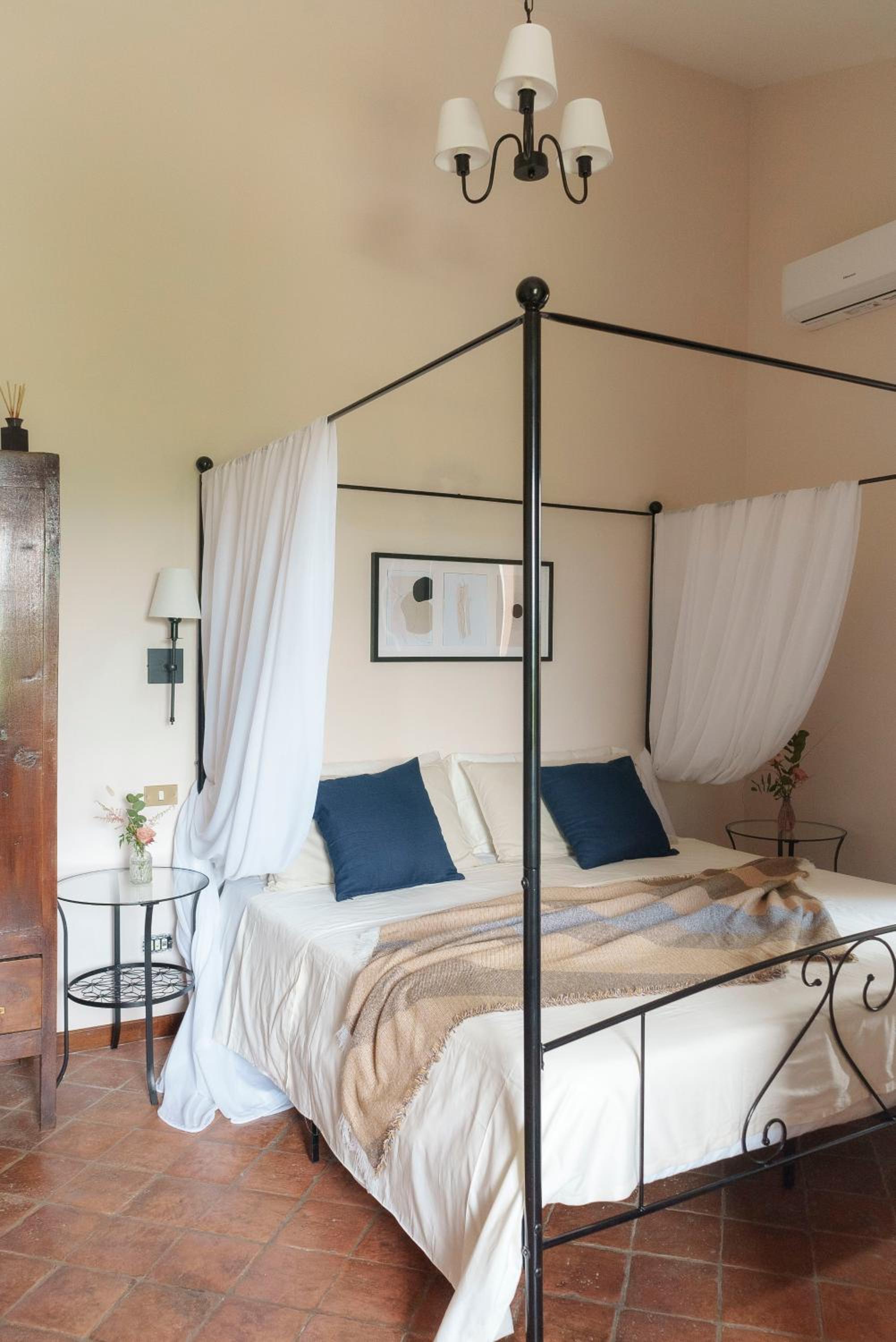 Quadruple Room with Private Bathroom - Photo 1
