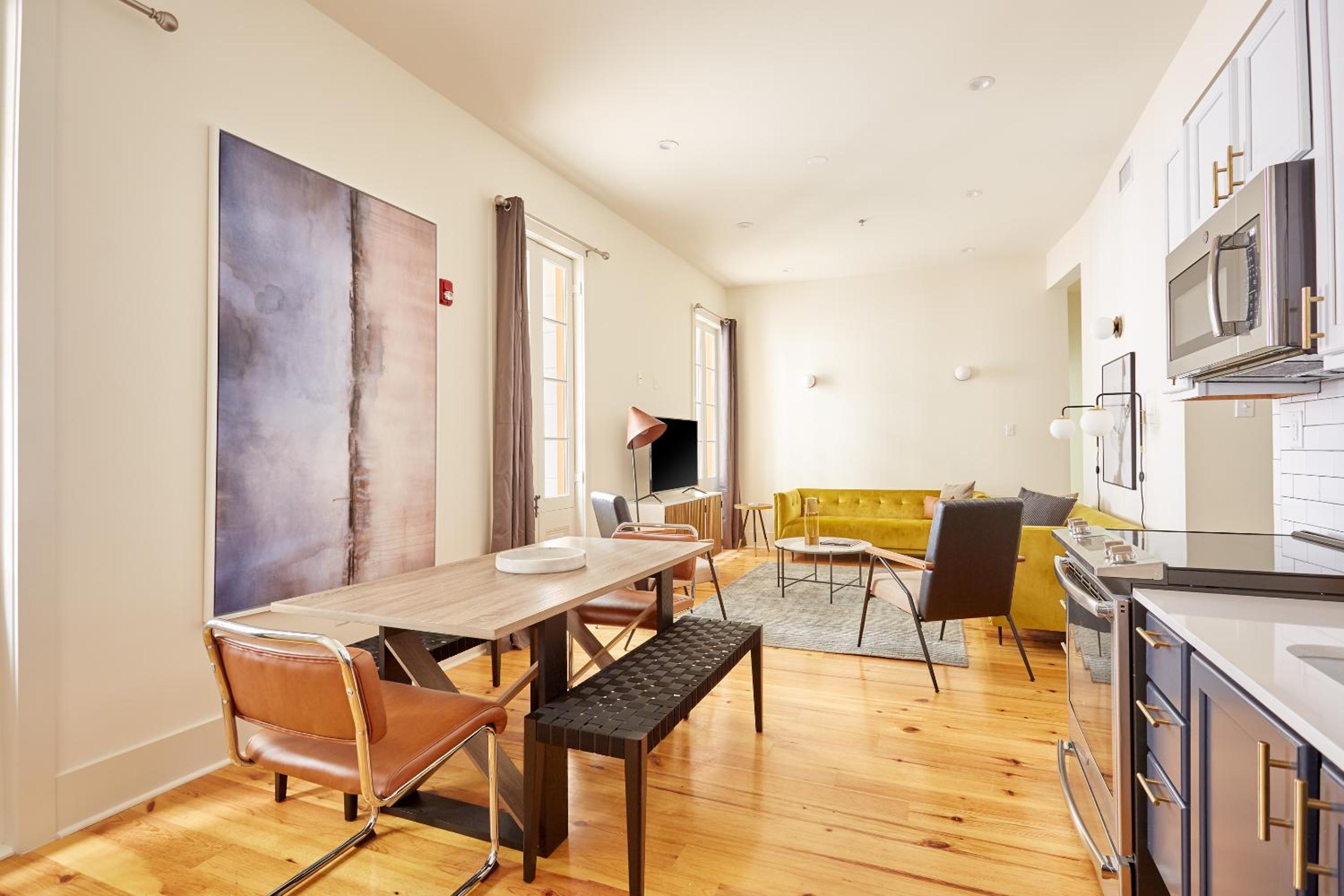 Five-Bedroom Apartment - Photo 2