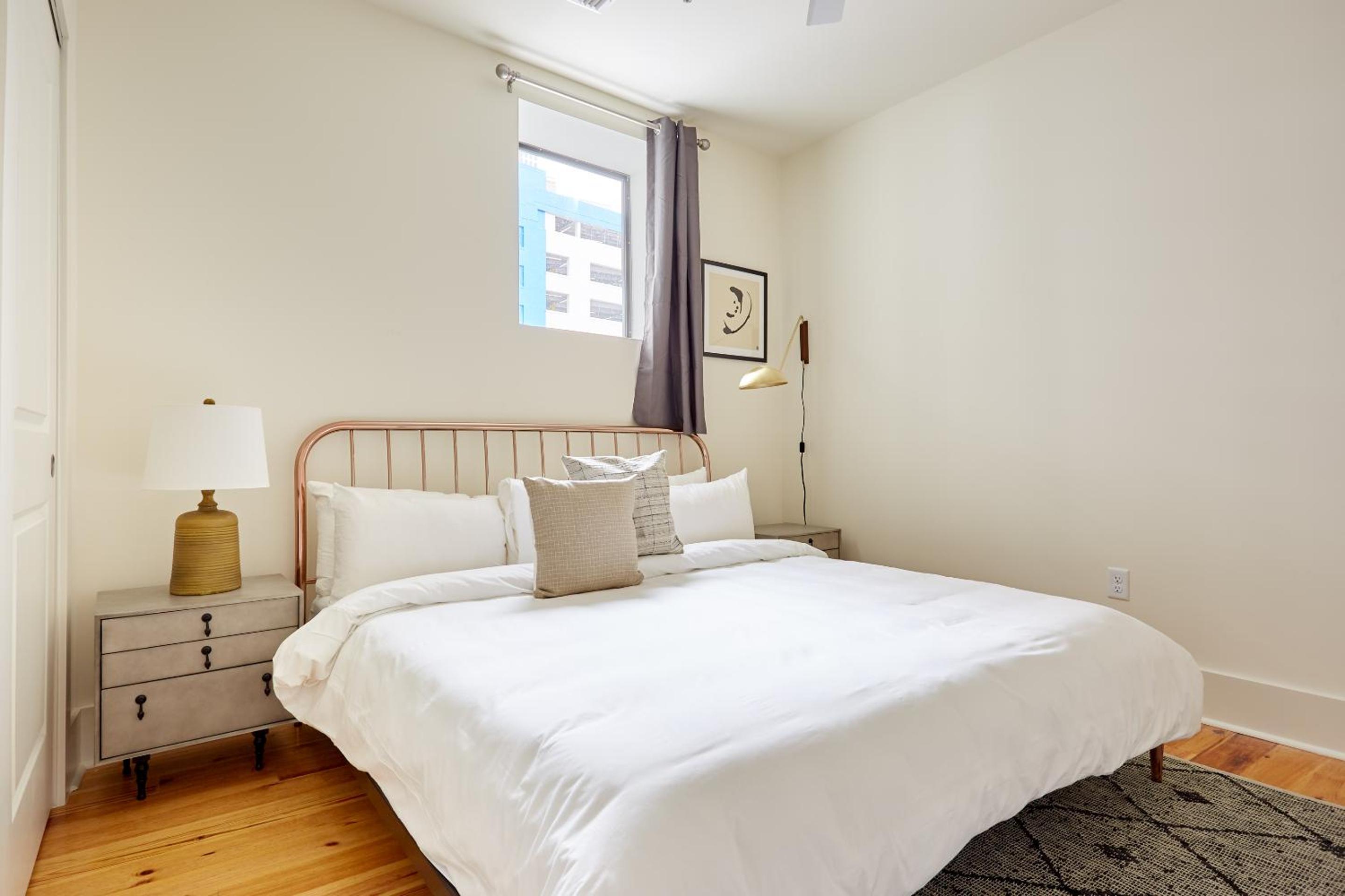 Five-Bedroom Apartment - Photo 4