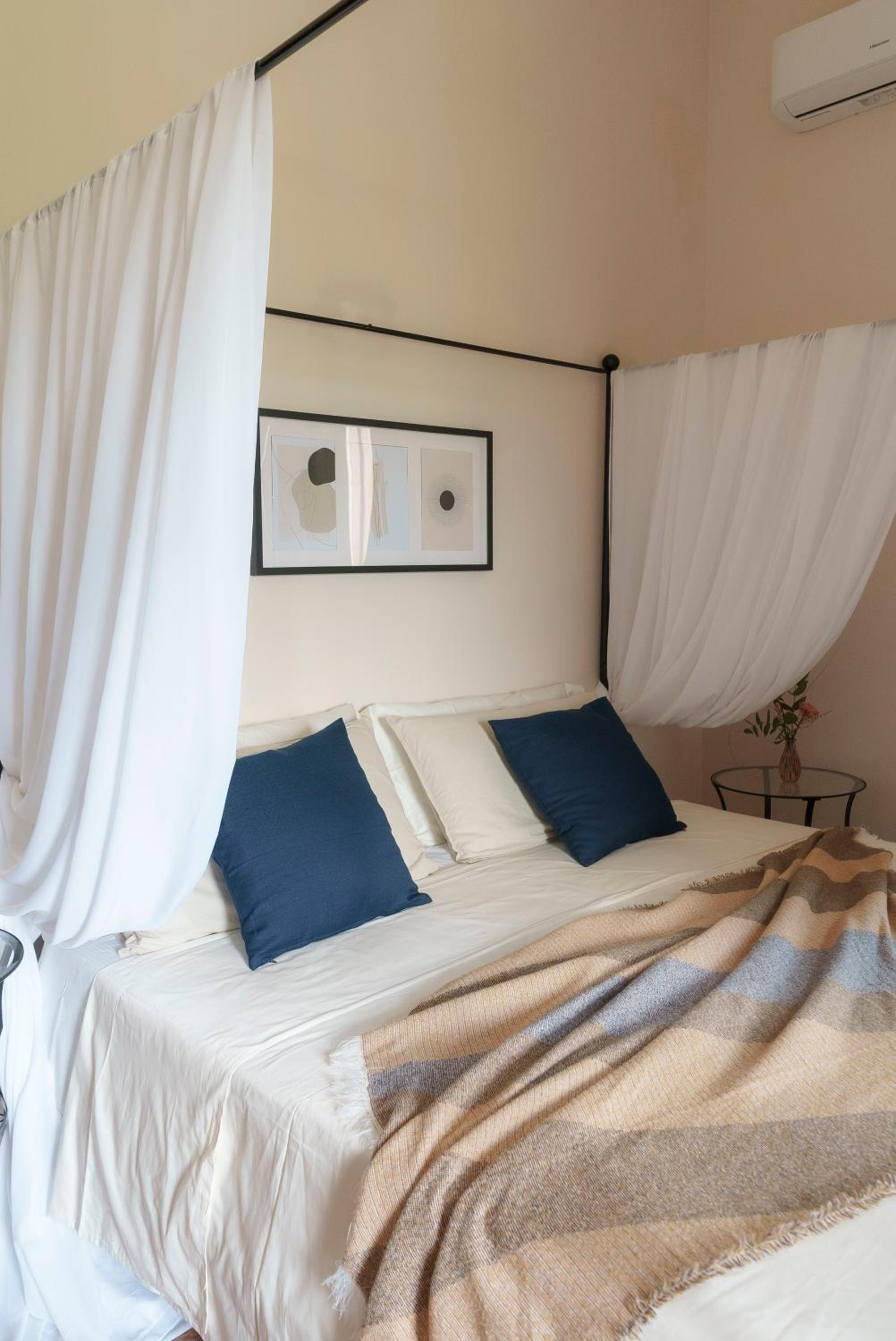 Quadruple Room with Private Bathroom - Photo 4